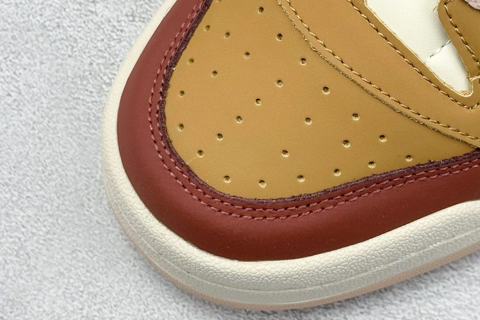 图片[7]-Adidas originals Forum 84 low 低帮百搭潮流休闲运动板鞋 以复古篮球鞋的外形为基础，采用皮革拼接，简约百搭，更加贴合舒适。中底内侧网格造型起到点睛之笔，外底橡胶，更显复古！ 货号：GX4546 尺码：36-45-选品中心