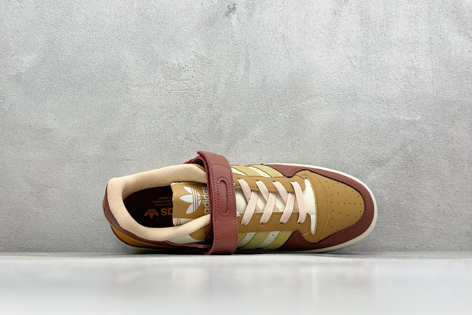 图片[3]-Adidas originals Forum 84 low 低帮百搭潮流休闲运动板鞋 以复古篮球鞋的外形为基础，采用皮革拼接，简约百搭，更加贴合舒适。中底内侧网格造型起到点睛之笔，外底橡胶，更显复古！ 货号：GX4546 尺码：36-45-选品中心