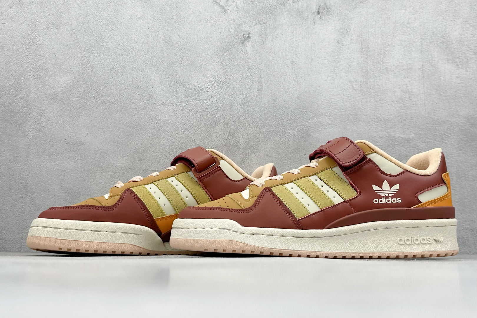 图片[5]-Adidas originals Forum 84 low 低帮百搭潮流休闲运动板鞋 以复古篮球鞋的外形为基础，采用皮革拼接，简约百搭，更加贴合舒适。中底内侧网格造型起到点睛之笔，外底橡胶，更显复古！ 货号：GX4546 尺码：36-45-选品中心