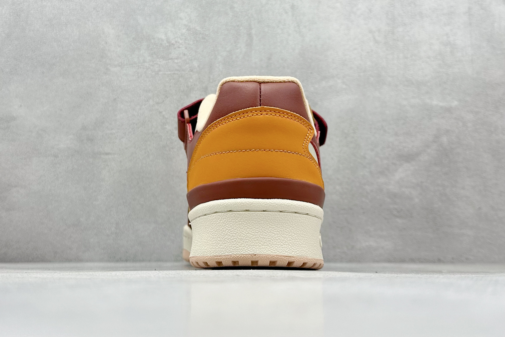 图片[6]-Adidas originals Forum 84 low 低帮百搭潮流休闲运动板鞋 以复古篮球鞋的外形为基础，采用皮革拼接，简约百搭，更加贴合舒适。中底内侧网格造型起到点睛之笔，外底橡胶，更显复古！ 货号：GX4546 尺码：36-45-选品中心