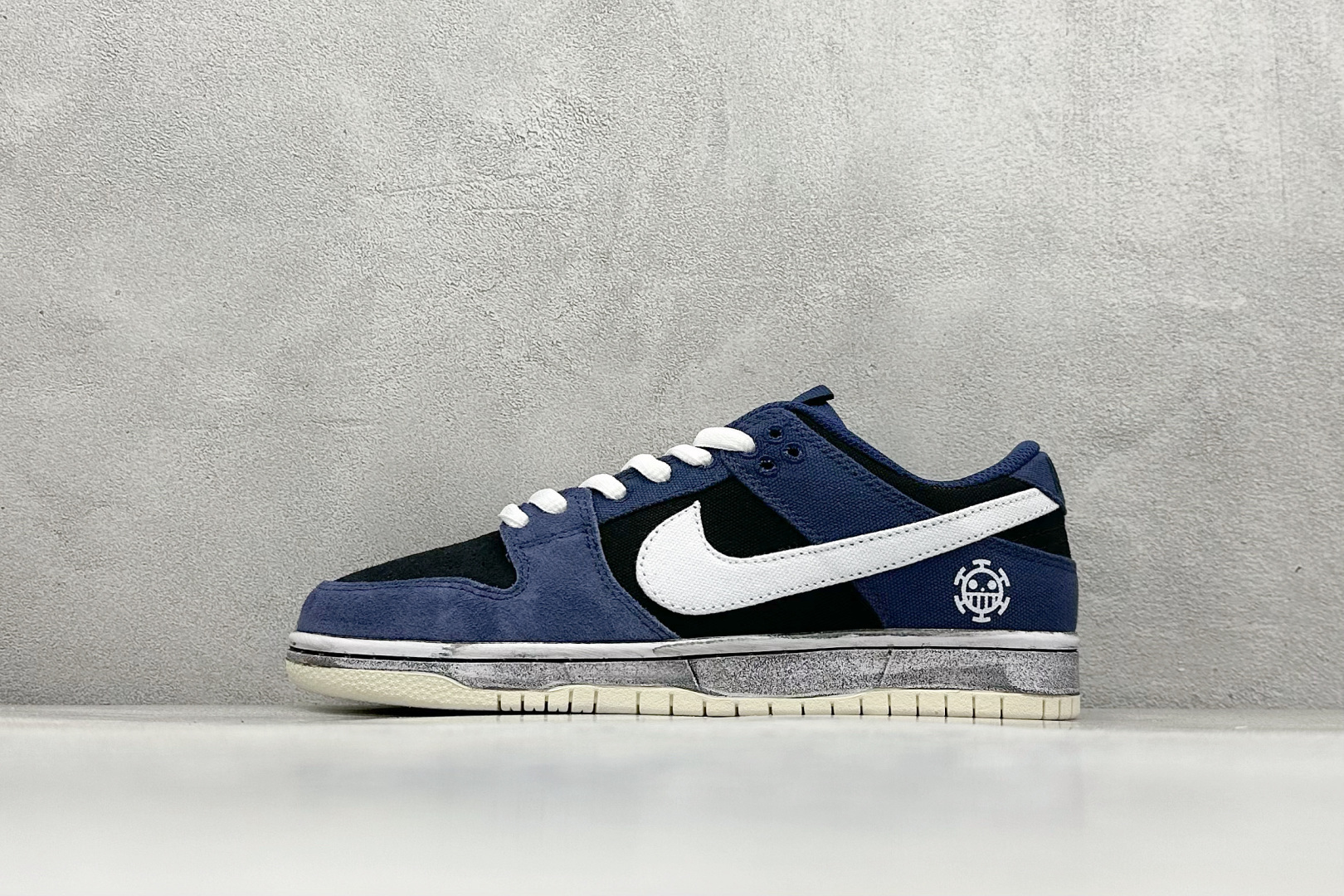 Nike Dunk SB 捣蛋玩偶 心海贝波 此款以简约大方的造型设计，给人以随性休闲的时尚格调，穿着舒适轻便，运动灵活自如，满足日常个性穿搭。 货号： DX6775-400 尺码： 36 36.5 37.5 38 38.5 39 40 40.5 41 42 42.5 43 44 44.5 45-选品中心