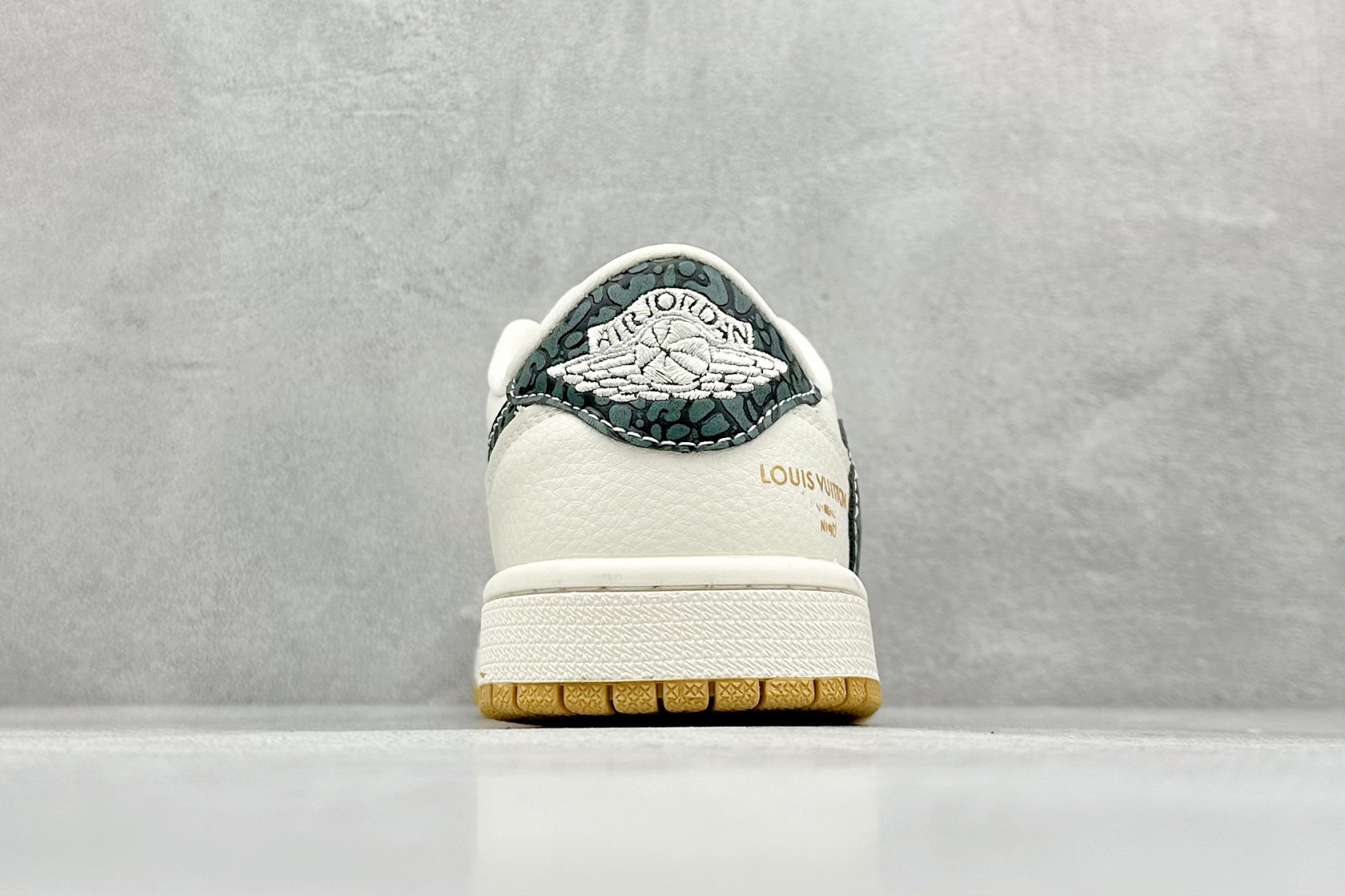 240 Travis Scott x Nike Air Jordan 1 Low x Louis Vuitton Air Jordan 1 Low 反转白绿小勾倒钩 XB1979-009