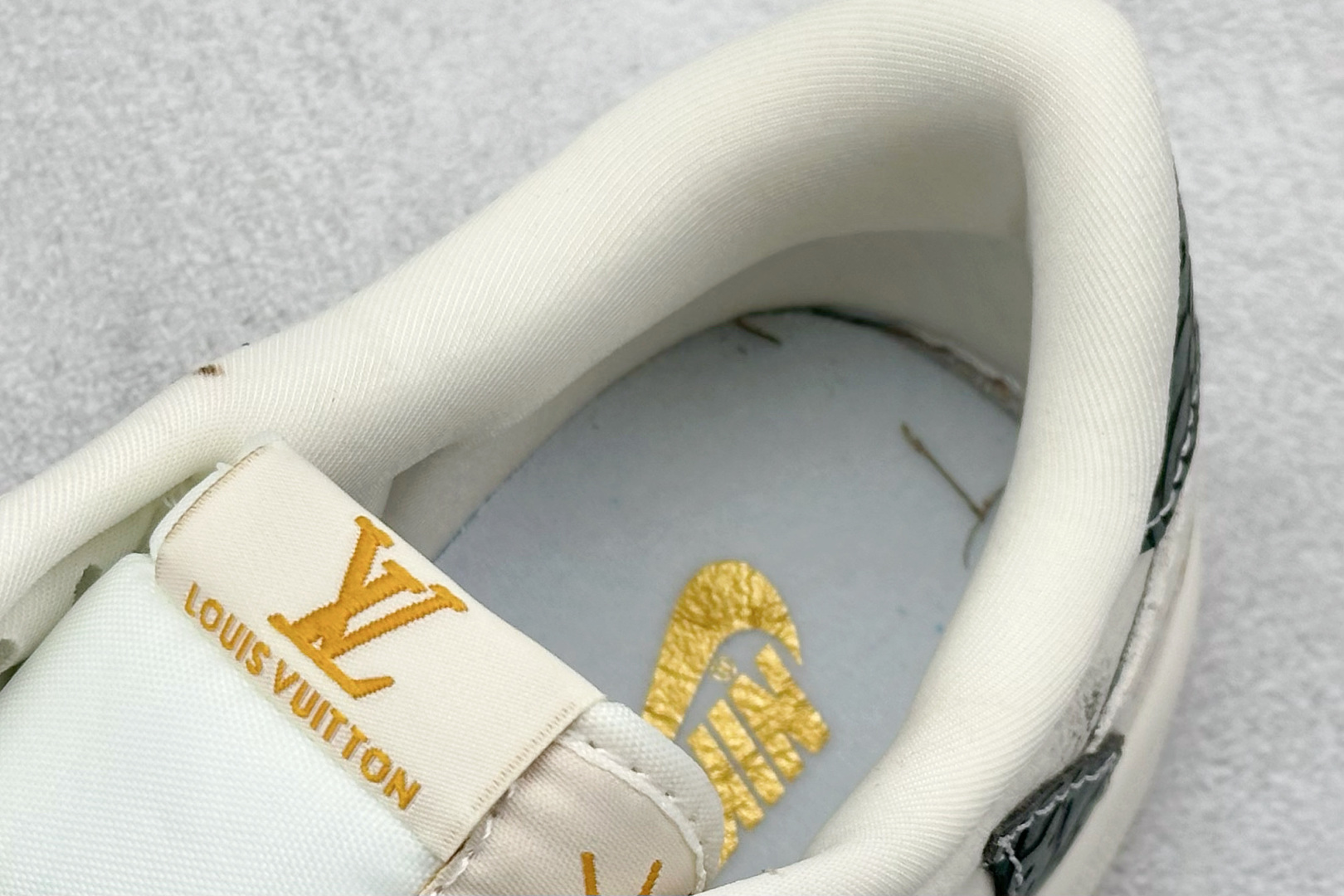 240 Travis Scott x Nike Air Jordan 1 Low x Louis Vuitton Air Jordan 1 Low 反转白绿小勾倒钩 XB1979-009