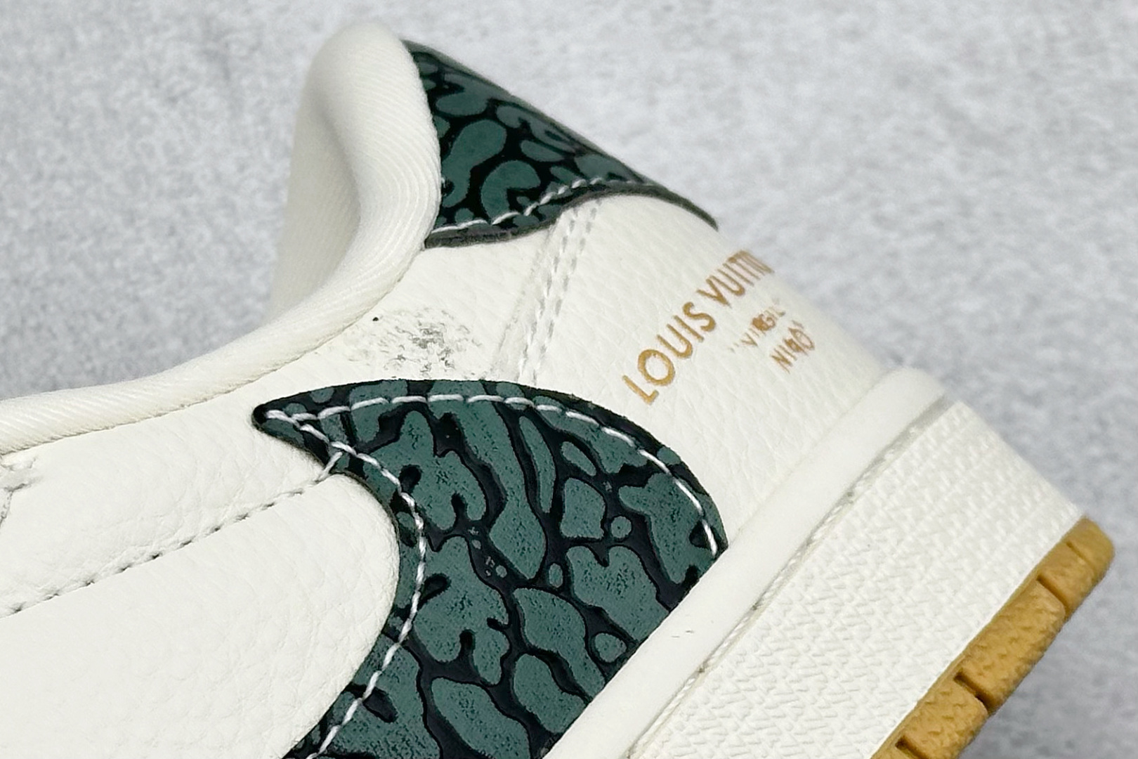 240 Travis Scott x Nike Air Jordan 1 Low x Louis Vuitton Air Jordan 1 Low 反转白绿小勾倒钩 XB1979-009