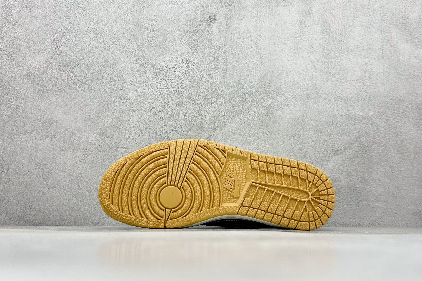 240 Travis Scott x Nike Air Jordan 1 Low x Louis Vuitton Air Jordan 1 Low 反转白绿小勾倒钩 XB1979-009