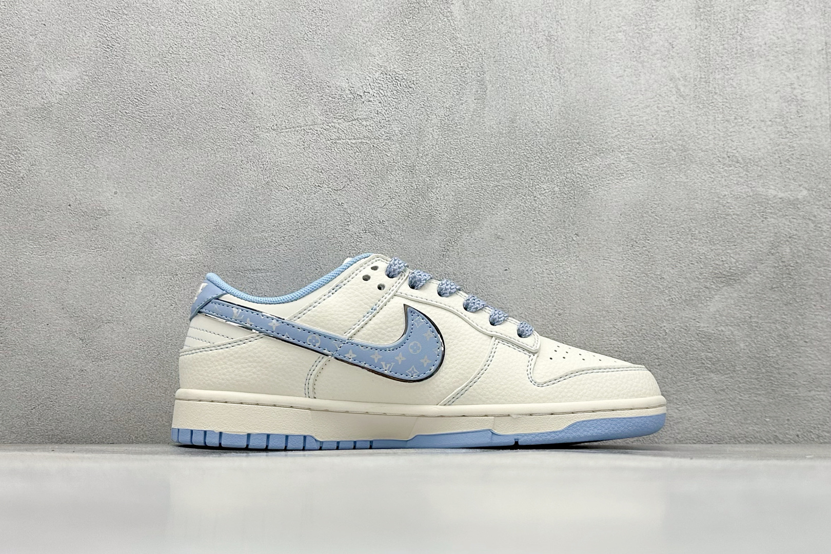 240 Nike SB Dunk Low x Louis Vuitton 白蓝 JY6988-109-Chinese  UA Cheap High Quatity Brand  Clothes Bags handbags Sneakers wholesale wholesaler seller from China Factory suppliers Fashion Clothing  Shoes best Quality Beautiful Price  240 Nike SB Dunk Low x Louis Vuitton 白蓝 JY6988-109