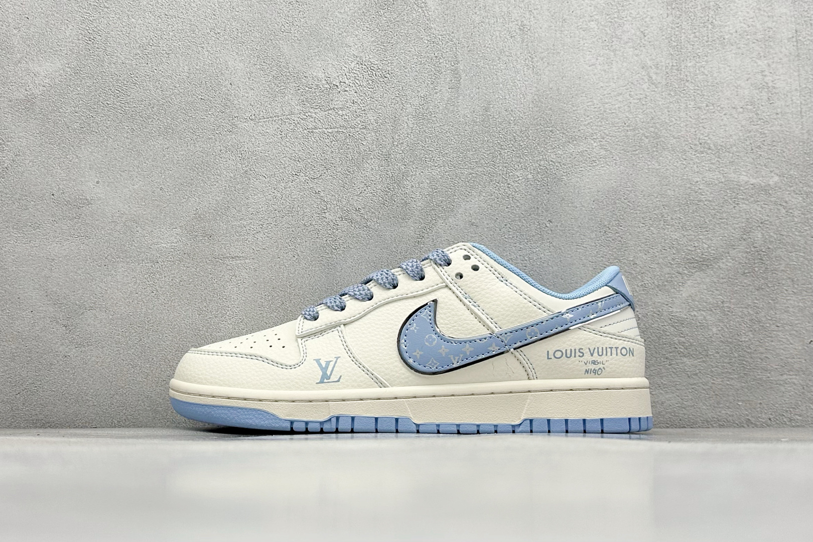 240 Nike SB Dunk Low x Louis Vuitton 白蓝 JY6988-109-Chinese  UA Cheap High Quatity Brand  Clothes Bags handbags Sneakers wholesale wholesaler seller from China Factory suppliers Fashion Clothing  Shoes best Quality Beautiful Price  240 Nike SB Dunk Low x Louis Vuitton 白蓝 JY6988-109