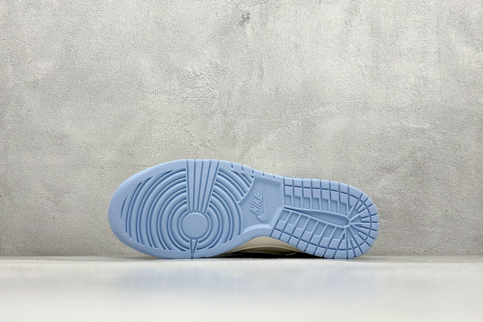 240 Nike SB Dunk Low x Louis Vuitton 白蓝 JY6988-109-Chinese  UA Cheap High Quatity Brand  Clothes Bags handbags Sneakers wholesale wholesaler seller from China Factory suppliers Fashion Clothing  Shoes best Quality Beautiful Price  240 Nike SB Dunk Low x Louis Vuitton 白蓝 JY6988-109