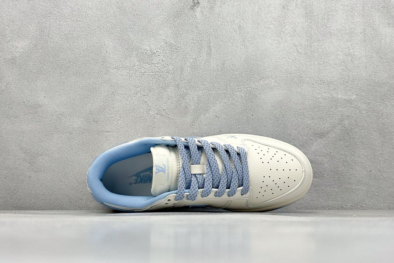 240 Nike SB Dunk Low x Louis Vuitton 白蓝 JY6988-109-Chinese  UA Cheap High Quatity Brand  Clothes Bags handbags Sneakers wholesale wholesaler seller from China Factory suppliers Fashion Clothing  Shoes best Quality Beautiful Price  240 Nike SB Dunk Low x Louis Vuitton 白蓝 JY6988-109