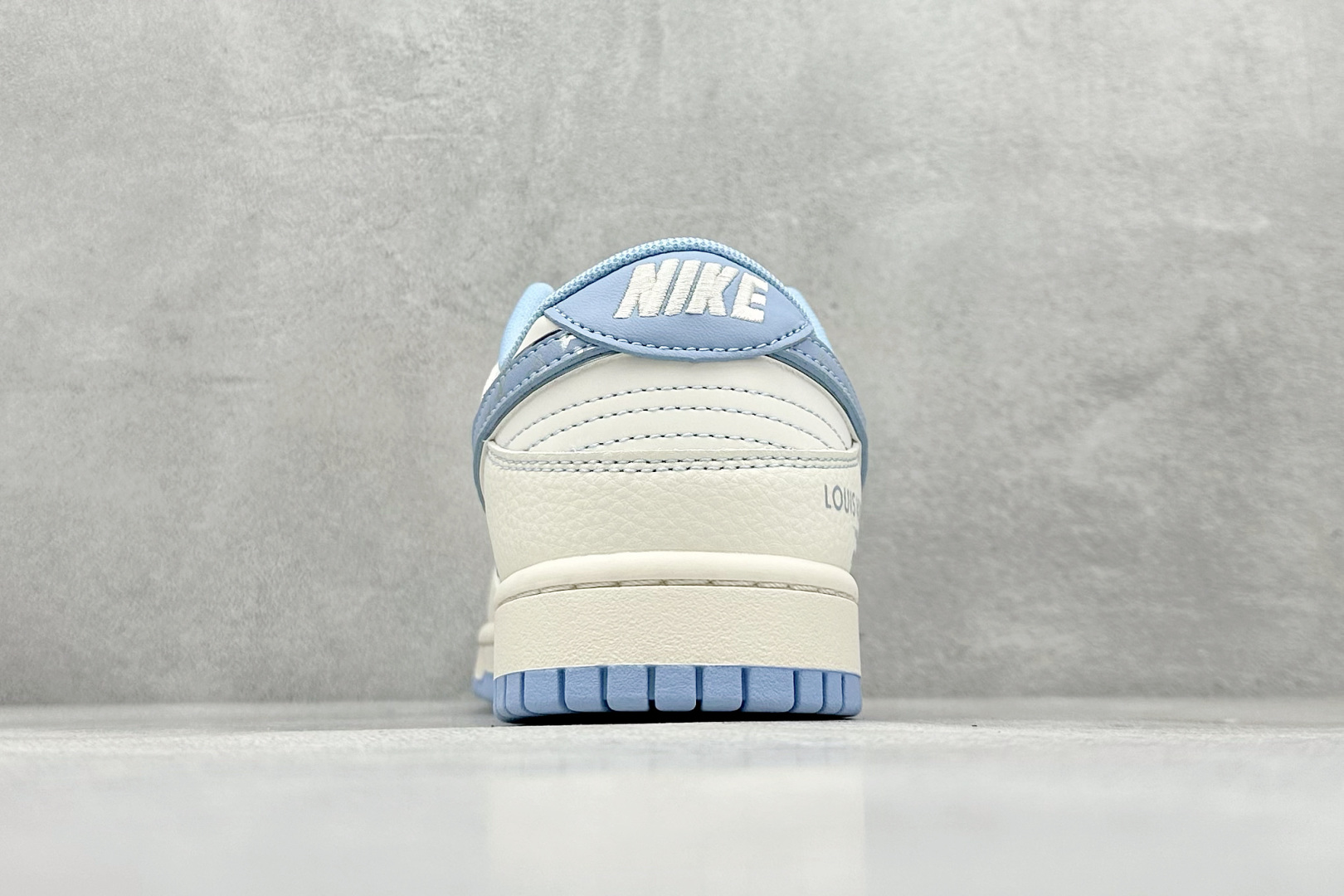 240 Nike SB Dunk Low x Louis Vuitton 白蓝 JY6988-109-Chinese  UA Cheap High Quatity Brand  Clothes Bags handbags Sneakers wholesale wholesaler seller from China Factory suppliers Fashion Clothing  Shoes best Quality Beautiful Price  240 Nike SB Dunk Low x Louis Vuitton 白蓝 JY6988-109