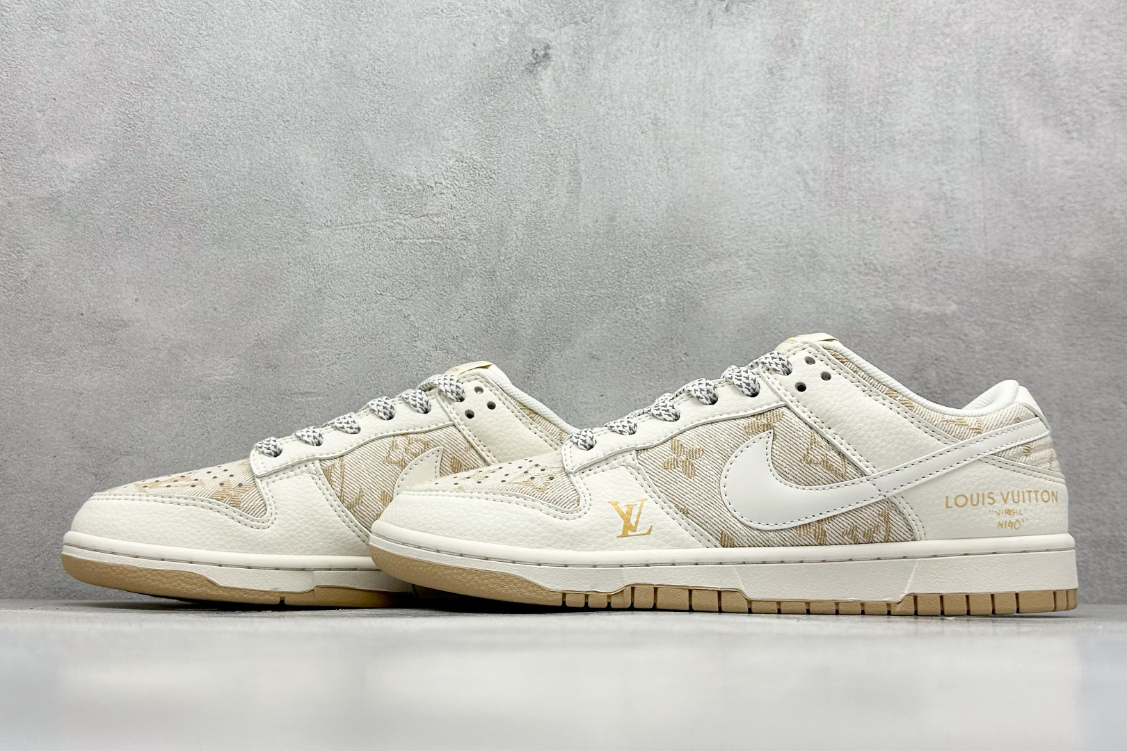 图片[5]-Nike SB Dunk Low x Louis Vuitton 白黄 纯原大厂出品 极力推荐 原装头层材料 独家版型蒸餾加工 帶來的是更好的视觉和脚感体验 大厂纯原品质出货 清洁度 电绣工艺 皮料切割干净无任何毛边 细节完美 货号：JP1628 007 尺码：36 36.5 37.5 38 38.5 39 40 40.5 41 42 42.5 43 44 44.5 45-选品中心