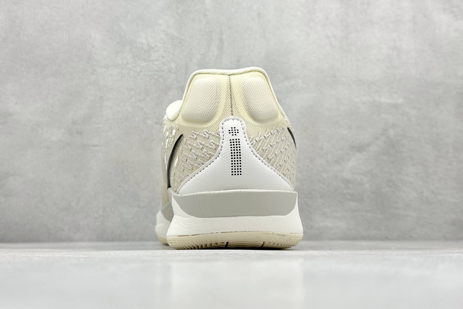 图片[6]-纯原Nk Sabrina 2 \”Court Vision\” 萨布丽娜·约内斯库 签名款 实战系列篮球鞋  #鞋款搭载 Cushlon 泡绵帮助保持充沛活力。Air Zoom 缓震配置缔造出众回弹效果，外底抓地设计助你展现出色比赛表现。耐穿橡胶外底，提供强劲抓地力。 货号：FZ1517-102  尺码：39 40 40.5 41 42 42.5 43 44 44.5 45 46-选品中心