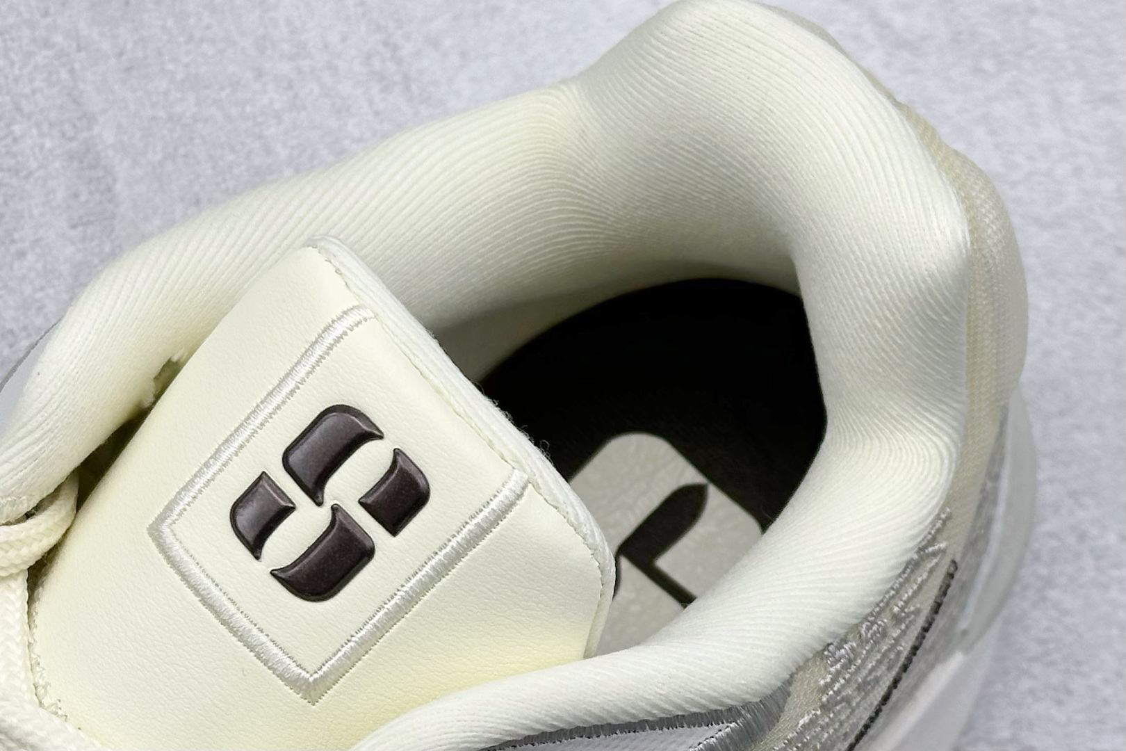 图片[8]-纯原Nk Sabrina 2 \”Court Vision\” 萨布丽娜·约内斯库 签名款 实战系列篮球鞋  #鞋款搭载 Cushlon 泡绵帮助保持充沛活力。Air Zoom 缓震配置缔造出众回弹效果，外底抓地设计助你展现出色比赛表现。耐穿橡胶外底，提供强劲抓地力。 货号：FZ1517-102  尺码：39 40 40.5 41 42 42.5 43 44 44.5 45 46-选品中心