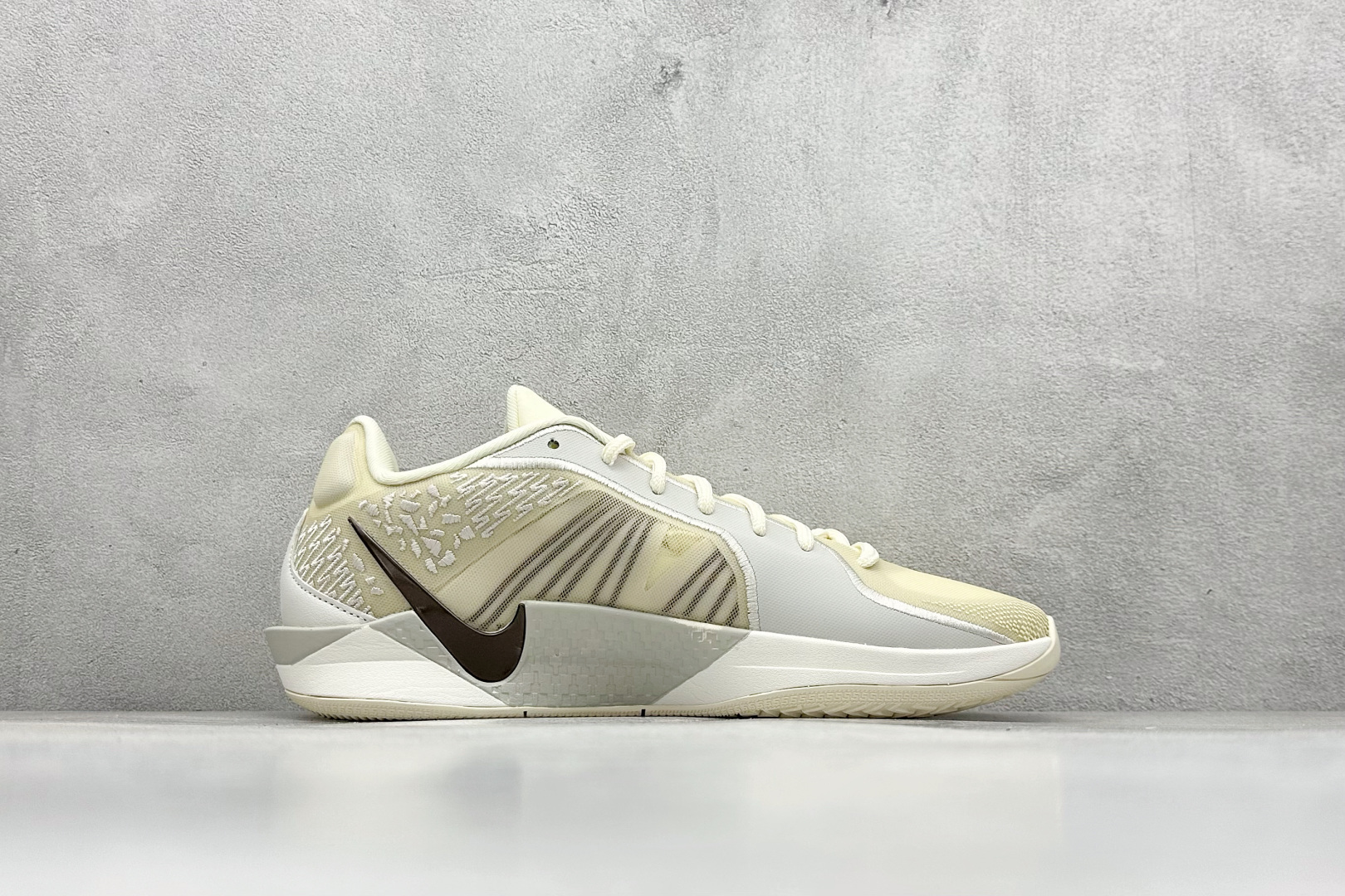 图片[2]-纯原Nk Sabrina 2 \”Court Vision\” 萨布丽娜·约内斯库 签名款 实战系列篮球鞋  #鞋款搭载 Cushlon 泡绵帮助保持充沛活力。Air Zoom 缓震配置缔造出众回弹效果，外底抓地设计助你展现出色比赛表现。耐穿橡胶外底，提供强劲抓地力。 货号：FZ1517-102  尺码：39 40 40.5 41 42 42.5 43 44 44.5 45 46-选品中心