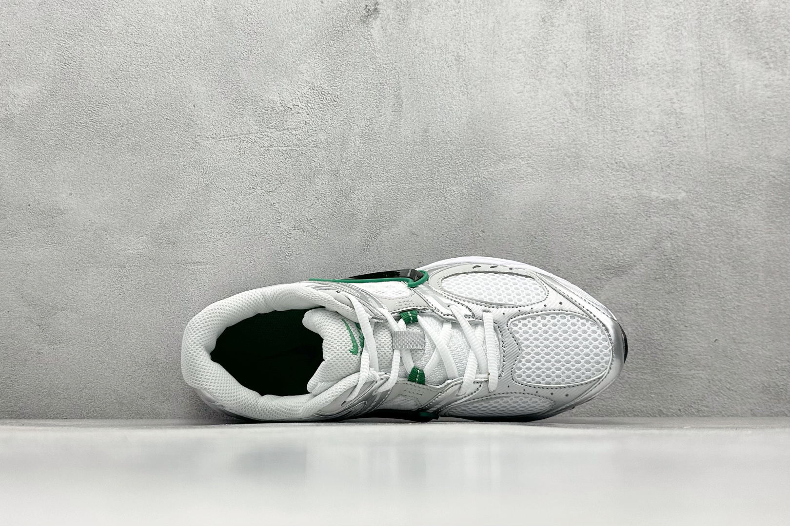 图片[3]-FS版Nike V5 RNR 百搭防滑耐磨 低帮跑步鞋 舒适有型适合日常穿着 该鞋款延续千禧年经典设计搭载泡绵中底厚实而轻盈 匠心细节巧搭立体耐克勾标志焕新演绎复古跑鞋 货号：HJ5228-100 尺码：36 36.5 37.5 38 38.5 39 40 40.5 41 42 42.5 43 44 45-选品中心