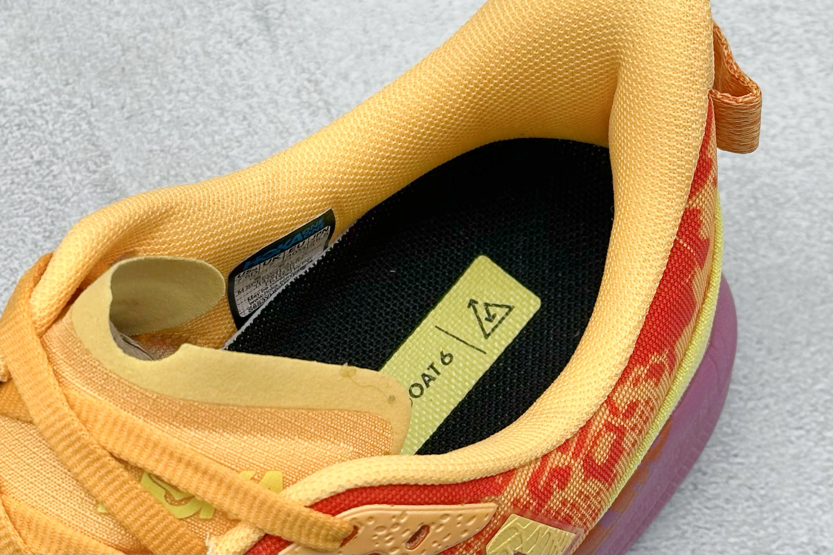 图片[8]-FS版HOKA ONE ONE M Speedgoat 6 低帮专业越野跑步鞋 相较于前几代Mafate包裹感更好跟Speedgoat(快速羚羊)系列比起来更加舒适鞋底防滑性能在下坡的石板台阶和原始路面都有很好的表现 HOKA血统属性厚底设计 在快速下坡时起到缓震保护作用减少重力给予脚踝、膝部、髋关节等处带来的冲击力 货号： 1147811/SGBT-选品中心