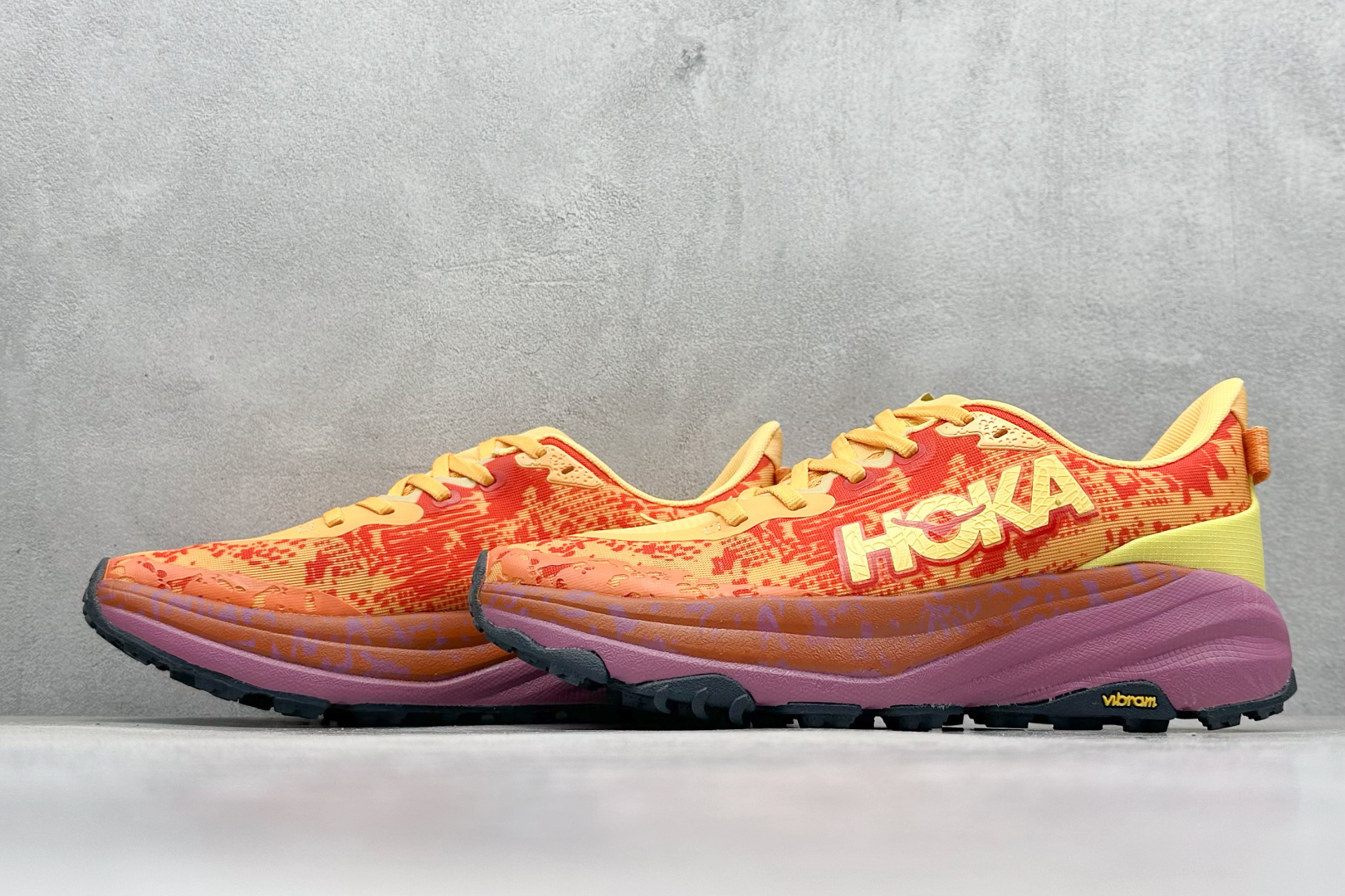 图片[5]-FS版HOKA ONE ONE M Speedgoat 6 低帮专业越野跑步鞋 相较于前几代Mafate包裹感更好跟Speedgoat(快速羚羊)系列比起来更加舒适鞋底防滑性能在下坡的石板台阶和原始路面都有很好的表现 HOKA血统属性厚底设计 在快速下坡时起到缓震保护作用减少重力给予脚踝、膝部、髋关节等处带来的冲击力 货号： 1147811/SGBT-选品中心