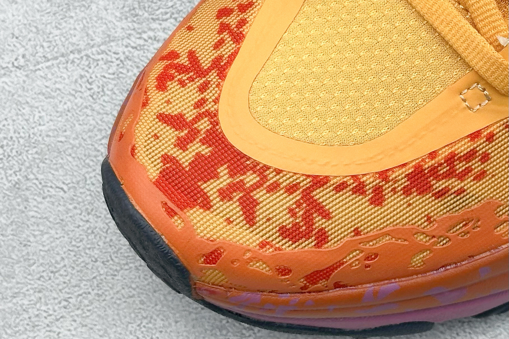 图片[7]-FS版HOKA ONE ONE M Speedgoat 6 低帮专业越野跑步鞋 相较于前几代Mafate包裹感更好跟Speedgoat(快速羚羊)系列比起来更加舒适鞋底防滑性能在下坡的石板台阶和原始路面都有很好的表现 HOKA血统属性厚底设计 在快速下坡时起到缓震保护作用减少重力给予脚踝、膝部、髋关节等处带来的冲击力 货号： 1147811/SGBT-选品中心