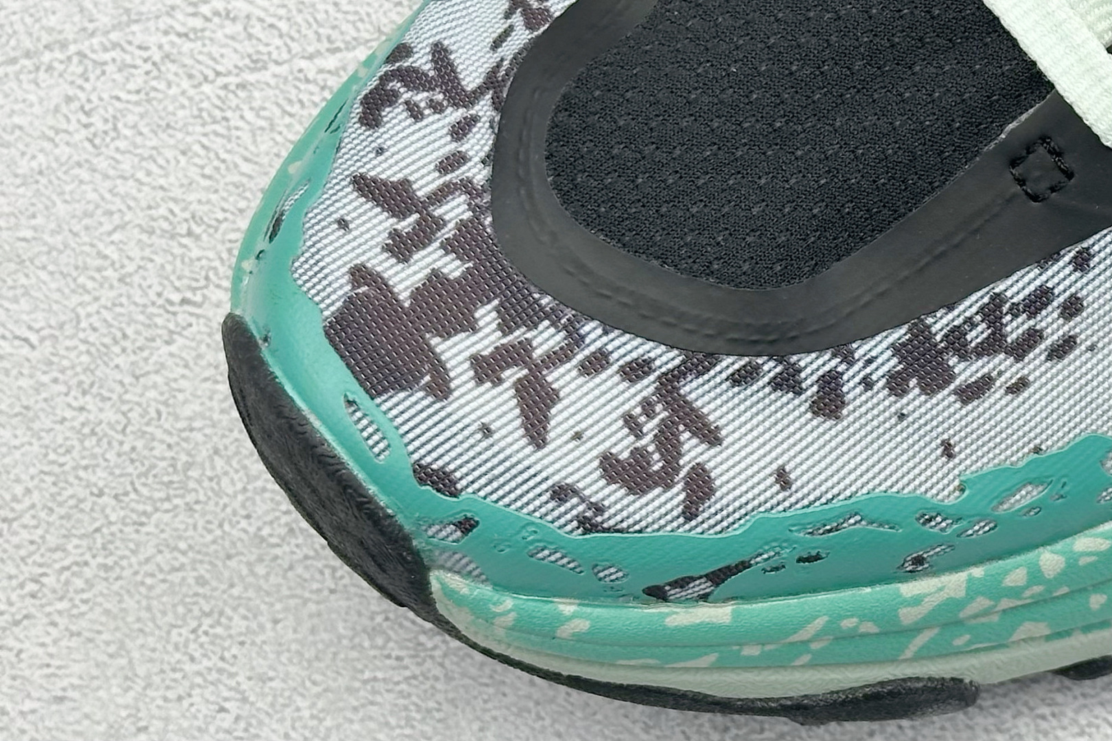 图片[7]-FS版HOKA ONE ONE M Speedgoat 6 低帮专业越野跑步鞋 相较于前几代Mafate包裹感更好跟Speedgoat(快速羚羊)系列比起来更加舒适鞋底防滑性能在下坡的石板台阶和原始路面都有很好的表现 HOKA血统属性厚底设计 在快速下坡时起到缓震保护作用减少重力给予脚踝、膝部、髋关节等处带来的冲击力 货号： 1147811/BLVR-选品中心