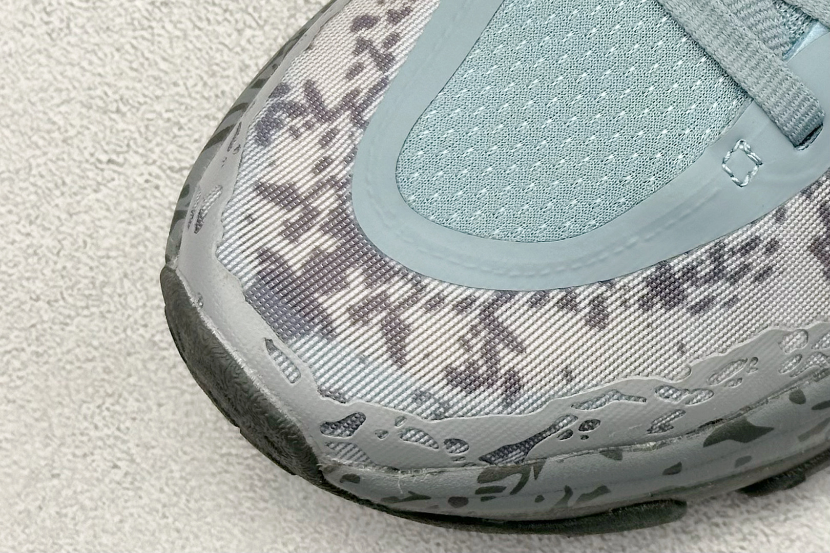 图片[7]-FS版HOKA ONE ONE M Speedgoat 6 低帮专业越野跑步鞋 相较于前几代Mafate包裹感更好跟Speedgoat(快速羚羊)系列比起来更加舒适鞋底防滑性能在下坡的石板台阶和原始路面都有很好的表现 HOKA血统属性厚底设计 在快速下坡时起到缓震保护作用减少重力给予脚踝、膝部、髋关节等处带来的冲击力 货号： 1147832/SYST-选品中心