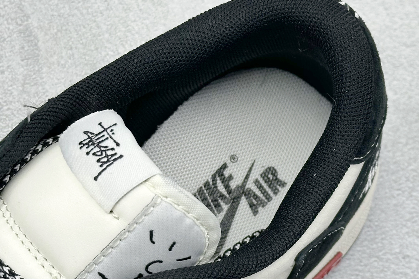 图片[8]-XC版Travis Scott x Nike Air Jordan 1 Low x Supreme Air Jordan 1 Low 反转黑米小钩满天星倒钩 纯原版本 全鞋采用原装头层皮，用料扎实 精雕细琢 鞋型极致还原 飞翼3D打印改良 深度立体 四线中底拉帮皮料选材 钢印 背胶一应俱全 全新批次 原装原模大底全鞋原厂定制皮料，手感细腻正确折边工艺 完美细节诠释 货号：SJ2068 124 尺码：36 36.5 37.5 38 38.5 39 40 40.5 41 42 42.5 43 44 44.5 45-选品中心