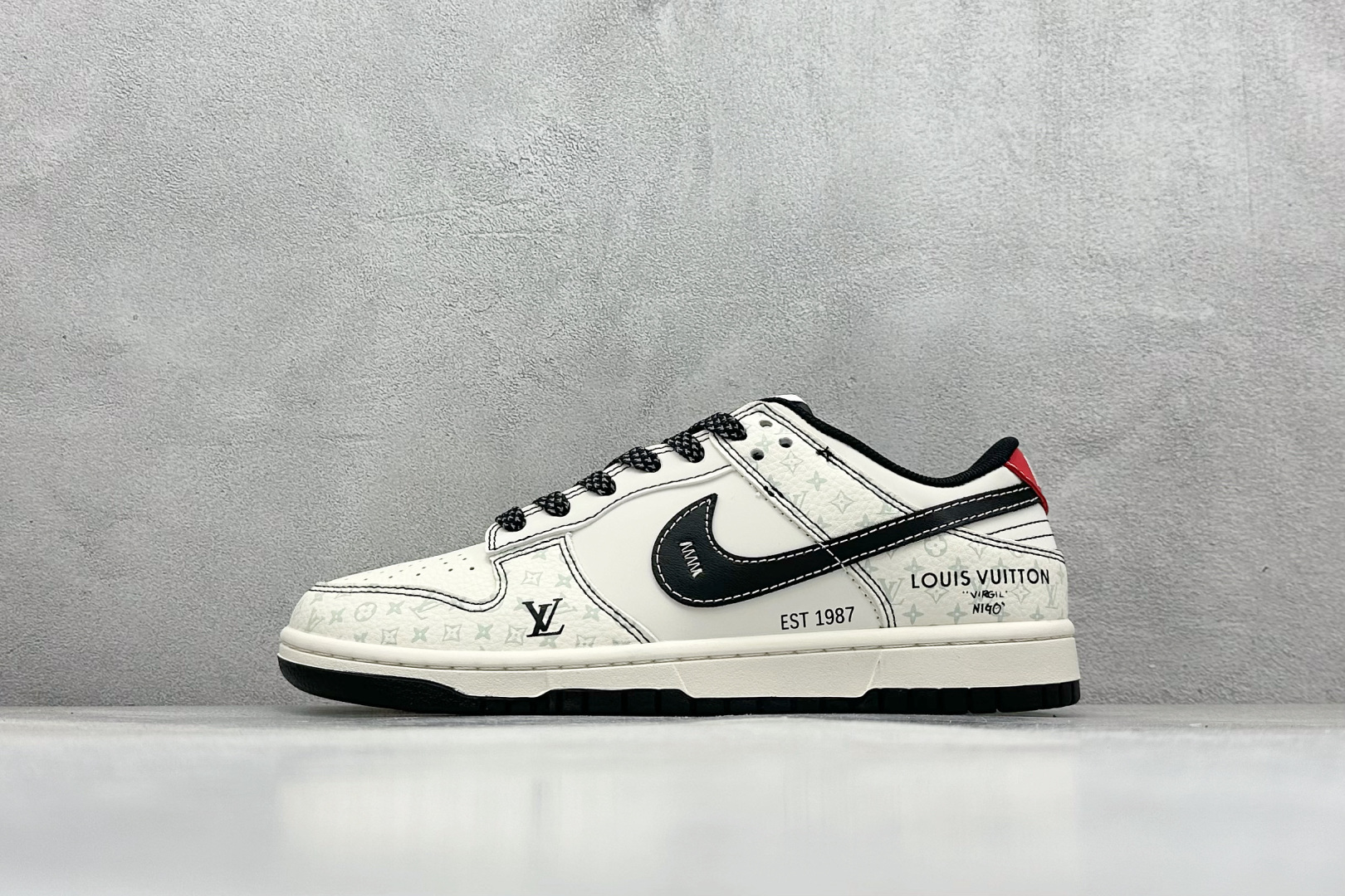 XC版Nike SB Dunk Low LV夜光黑底红尾 周年高端定制 低帮休闲板鞋  #定制鞋盒 大厂纯原品质出货 超高清洁度 皮料切割干净无任何毛边 细节完美 货号：YX5066-362  尺码：36 36.5 37.5 38 38.5 39 40 40.5 41 42 42.5 43 44 44.5 45-选品中心