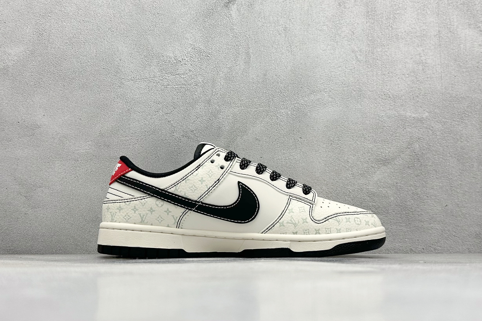图片[2]-XC版Nike SB Dunk Low LV夜光黑底红尾 周年高端定制 低帮休闲板鞋  #定制鞋盒 大厂纯原品质出货 超高清洁度 皮料切割干净无任何毛边 细节完美 货号：YX5066-362  尺码：36 36.5 37.5 38 38.5 39 40 40.5 41 42 42.5 43 44 44.5 45-选品中心