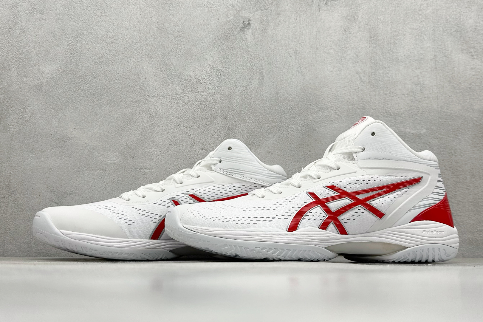 图片[5]-Asics Gelhoop V14 亚瑟士减震助弹防滑篮球鞋 中底采用了FLYTEFOAM和FLYTEFOAM PROPEL中底，提供了更加良好的缓震和回弹性。鞋底的RISETRUSS稳定片，提供稳定的同时可以提高脚步的灵活度。鞋面采用网眼和PU薄膜结合，兼具了鞋款的轻量性和透气性。延伸至前掌的RISETRUSS科技，增加推进效果，提供良好的稳定性。NON MAEKING无痕橡胶设计，减少对木地板的损伤。 货号：1063A060-104 尺码：40-45-选品中心