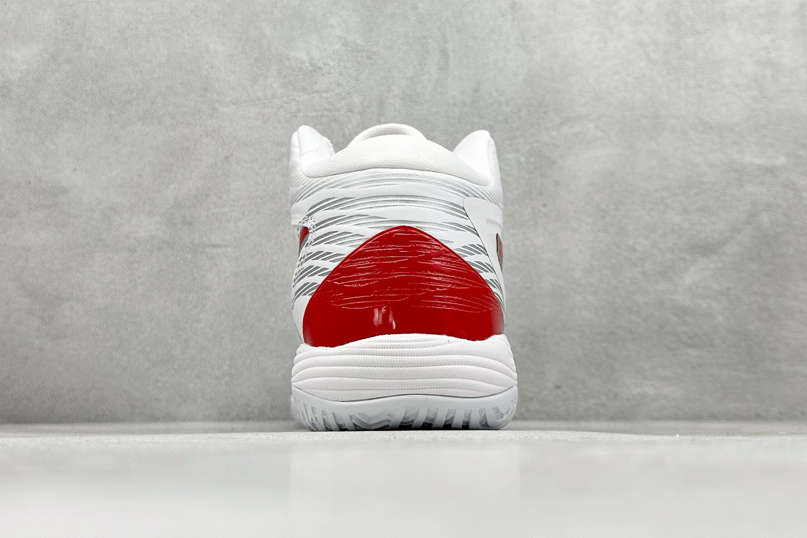 图片[6]-Asics Gelhoop V14 亚瑟士减震助弹防滑篮球鞋 中底采用了FLYTEFOAM和FLYTEFOAM PROPEL中底，提供了更加良好的缓震和回弹性。鞋底的RISETRUSS稳定片，提供稳定的同时可以提高脚步的灵活度。鞋面采用网眼和PU薄膜结合，兼具了鞋款的轻量性和透气性。延伸至前掌的RISETRUSS科技，增加推进效果，提供良好的稳定性。NON MAEKING无痕橡胶设计，减少对木地板的损伤。 货号：1063A060-104 尺码：40-45-选品中心