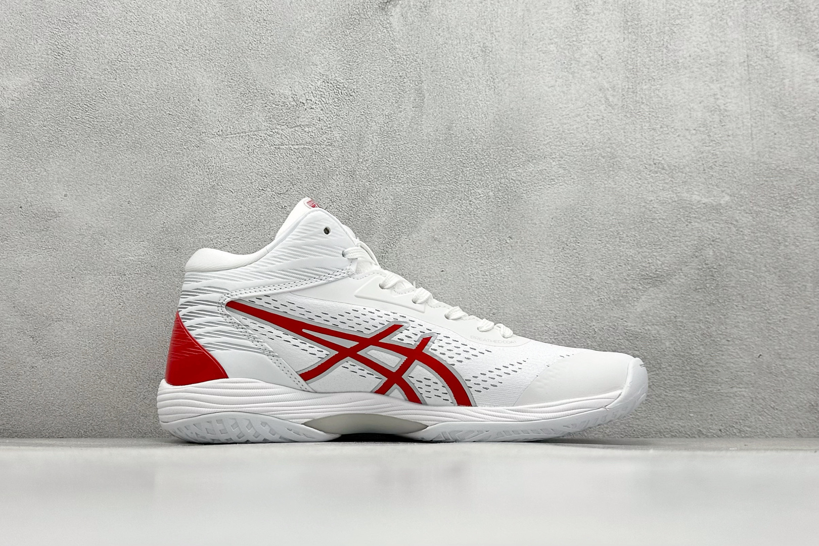 图片[2]-Asics Gelhoop V14 亚瑟士减震助弹防滑篮球鞋 中底采用了FLYTEFOAM和FLYTEFOAM PROPEL中底，提供了更加良好的缓震和回弹性。鞋底的RISETRUSS稳定片，提供稳定的同时可以提高脚步的灵活度。鞋面采用网眼和PU薄膜结合，兼具了鞋款的轻量性和透气性。延伸至前掌的RISETRUSS科技，增加推进效果，提供良好的稳定性。NON MAEKING无痕橡胶设计，减少对木地板的损伤。 货号：1063A060-104 尺码：40-45-选品中心