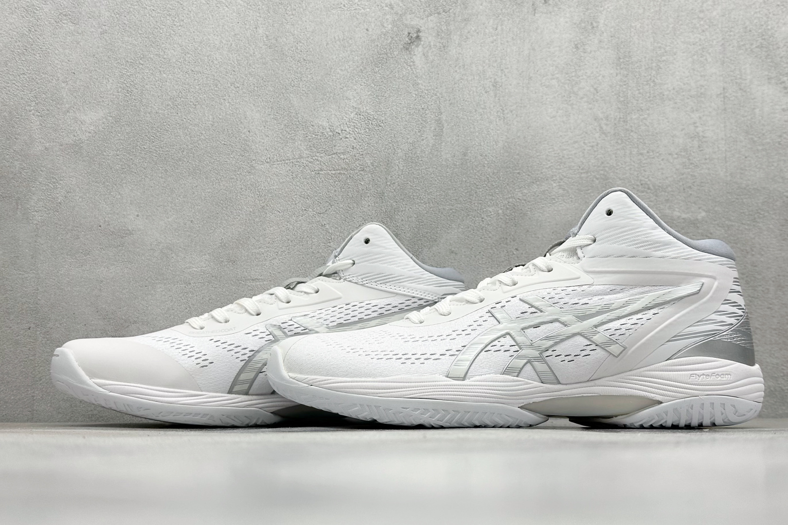 图片[5]-Asics Gelhoop V14 亚瑟士减震助弹防滑篮球鞋 中底采用了FLYTEFOAM和FLYTEFOAM PROPEL中底，提供了更加良好的缓震和回弹性。鞋底的RISETRUSS稳定片，提供稳定的同时可以提高脚步的灵活度。鞋面采用网眼和PU薄膜结合，兼具了鞋款的轻量性和透气性。延伸至前掌的RISETRUSS科技，增加推进效果，提供良好的稳定性。NON MAEKING无痕橡胶设计，减少对木地板的损伤。 货号：1063A050-100 尺码：40-45-选品中心