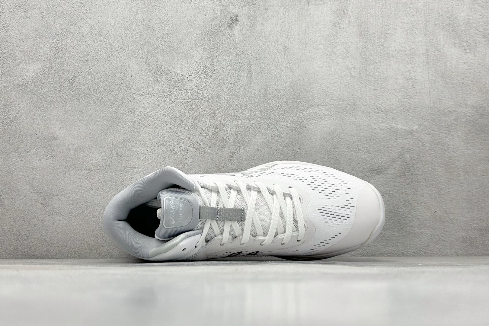 图片[3]-Asics Gelhoop V14 亚瑟士减震助弹防滑篮球鞋 中底采用了FLYTEFOAM和FLYTEFOAM PROPEL中底，提供了更加良好的缓震和回弹性。鞋底的RISETRUSS稳定片，提供稳定的同时可以提高脚步的灵活度。鞋面采用网眼和PU薄膜结合，兼具了鞋款的轻量性和透气性。延伸至前掌的RISETRUSS科技，增加推进效果，提供良好的稳定性。NON MAEKING无痕橡胶设计，减少对木地板的损伤。 货号：1063A050-100 尺码：40-45-选品中心