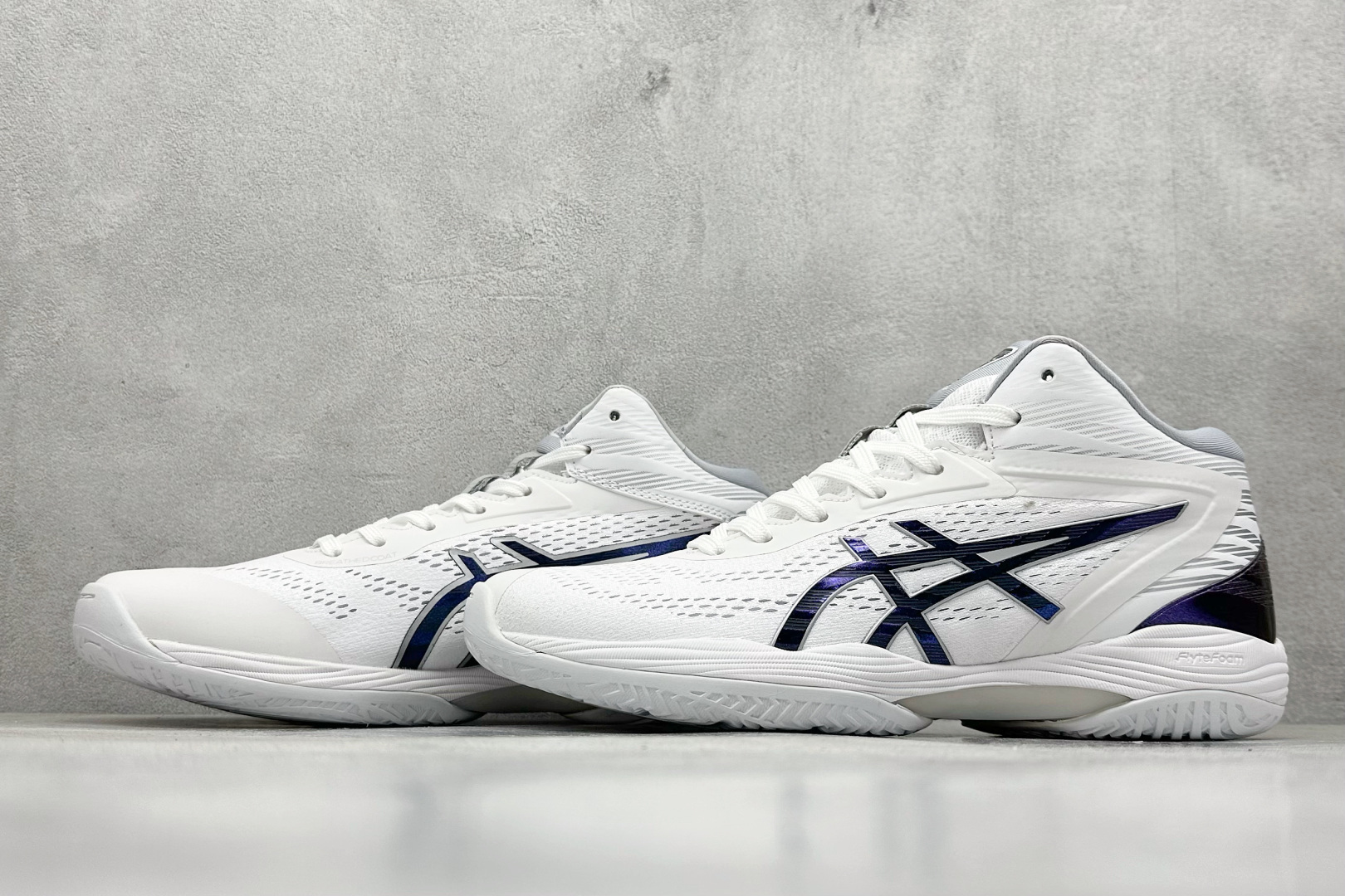 图片[5]-Asics Gelhoop V14 亚瑟士减震助弹防滑篮球鞋 中底采用了FLYTEFOAM和FLYTEFOAM PROPEL中底，提供了更加良好的缓震和回弹性。鞋底的RISETRUSS稳定片，提供稳定的同时可以提高脚步的灵活度。鞋面采用网眼和PU薄膜结合，兼具了鞋款的轻量性和透气性。延伸至前掌的RISETRUSS科技，增加推进效果，提供良好的稳定性。NON MAEKING无痕橡胶设计，减少对木地板的损伤。 货号：1063A050-101 尺码：40-45-选品中心