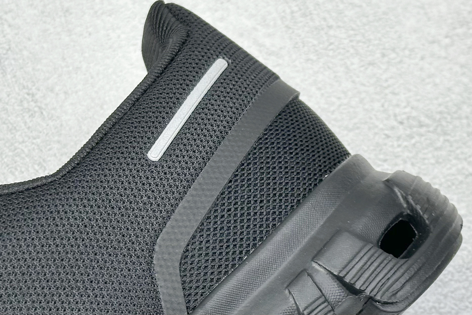 图片[9]-On昂跑 Cloud 6 低帮轻量舒适多功能休闲运动鞋 采用工程飞织网布组合再生聚酯纤维鞋面材质搭载独家隐藏速度中板 镂空CloudTec科技泡棉缓震中底 黑科技跑出圈的时尚运动新宠 尺码：36-45-选品中心