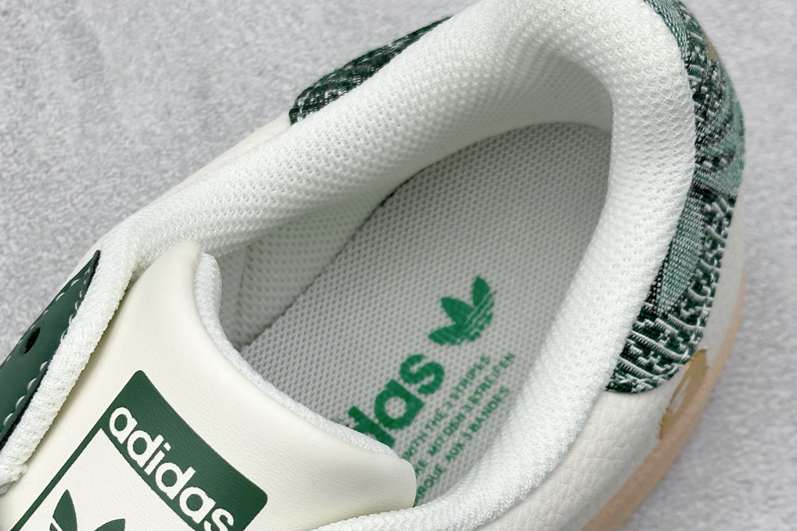 图片[8]-AD Originals Superstar x BAPE 白绿棕 采用全新头层拼接皮革材质 后跟采用特色3D立体印字 渠道正品订单 诠释市场最高工艺水平 全鞋进口头层皮料打造 区别市面普通真标版本，进出专柜无压力 货号：HS3087 尺码：36-45-选品中心