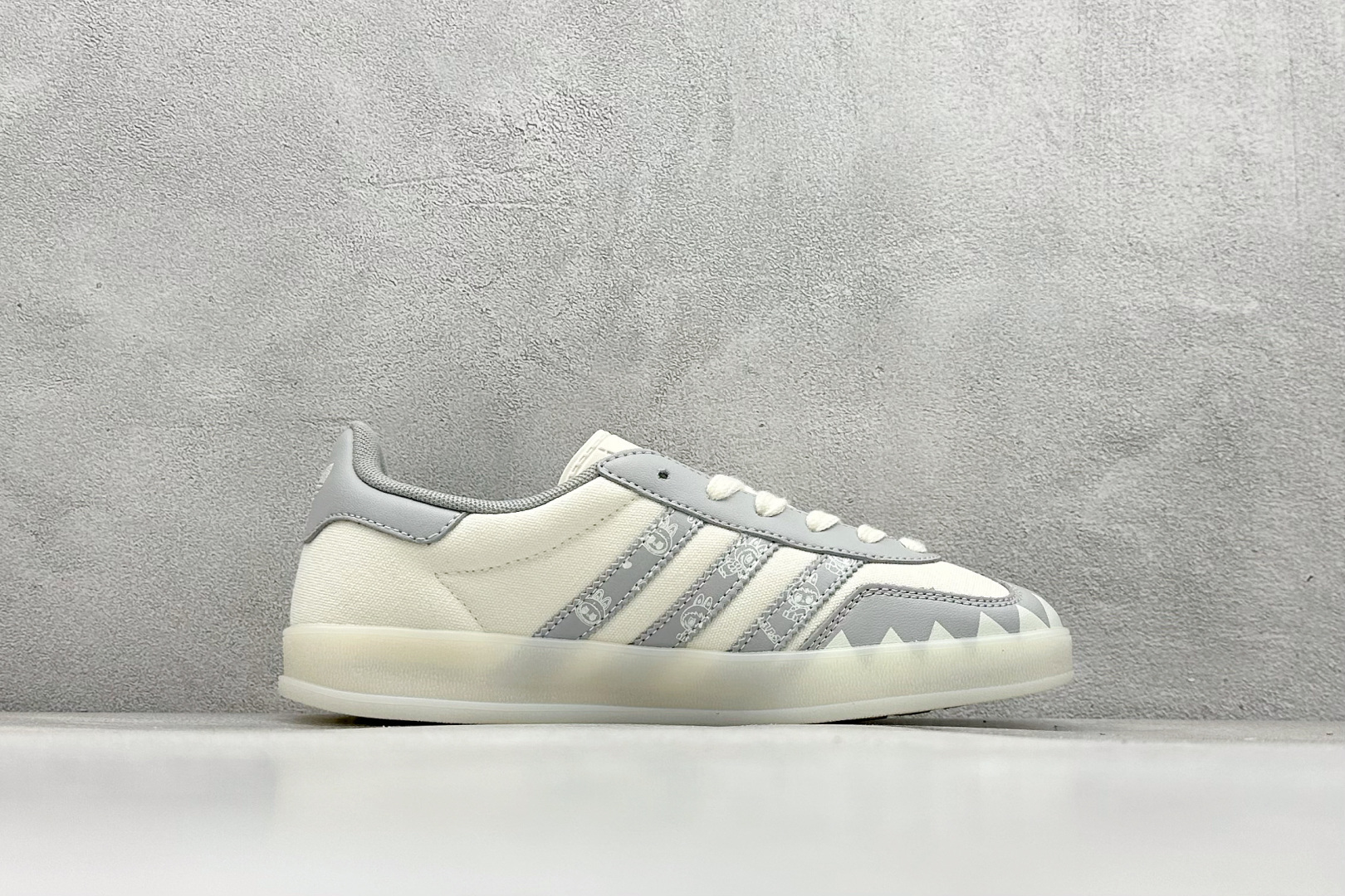 图片[2]-adidas originals Samba OG 灰白拉布布 桑巴舞系列复古经典轻便板鞋 此款以简约大方的造型设计 给人以随性休闲的时尚格调 穿着舒适轻便，运动灵活自如 满足日常个性穿搭 货号：DM1234 015 尺码：36 36.5 37 38 38.5 39 40-选品中心