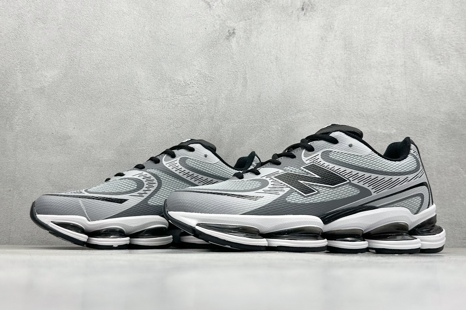 图片[5]-New Balance NB2000系列 复古单品宝藏老爹鞋款 复古元素叠加 质感超级棒 楦版型材料细节做工精细 作为NB最经典的档案鞋型之一 极具视觉冲击力的5根ABZORB单元，以及无缝鞋面的设计，加上3M反光材质的装饰，比之前推出的9060系列更夸张，更具未来感。 货号：U2000CKI 尺码：36 37 37.5 38 38.5 39.5 40 40.5 41 42 42.5 43 44 44.5 45 46-选品中心