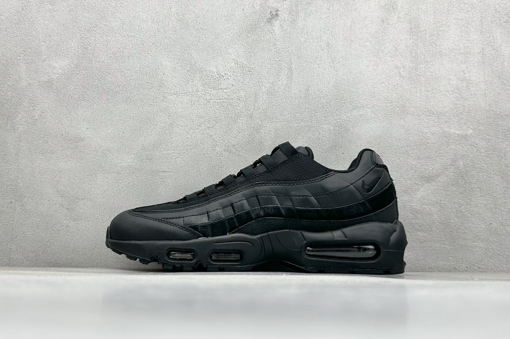 Nike Air Max 95 复古减震气垫跑鞋 货号：CI3705-001  尺码：36 36.5 37.5 38 38.5 39 40 40.5 41 42 42.5 43 44 44.5 45 46 47-选品中心