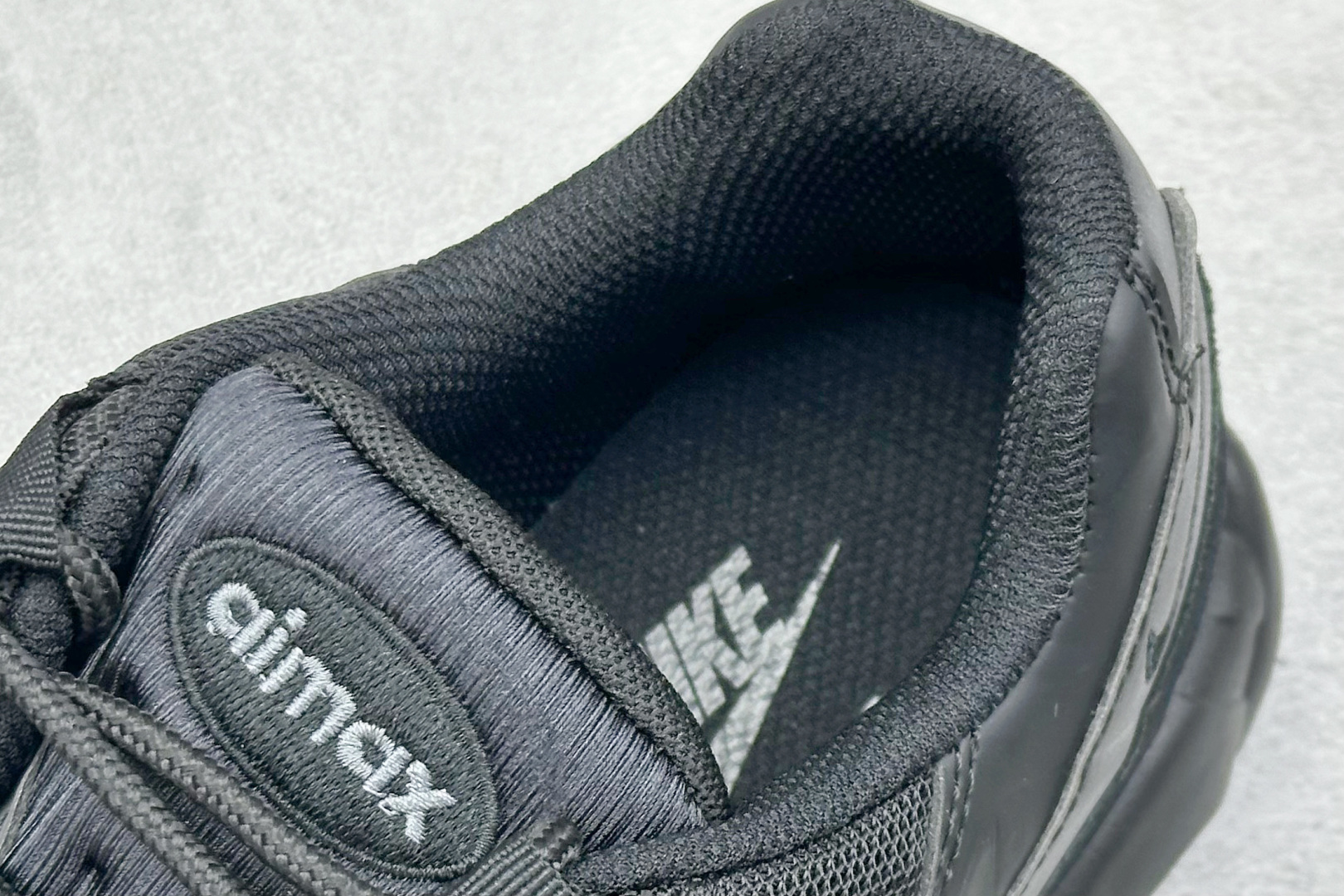 图片[8]-Nike Air Max 95 复古减震气垫跑鞋 货号：CI3705-001  尺码：36 36.5 37.5 38 38.5 39 40 40.5 41 42 42.5 43 44 44.5 45 46 47-选品中心