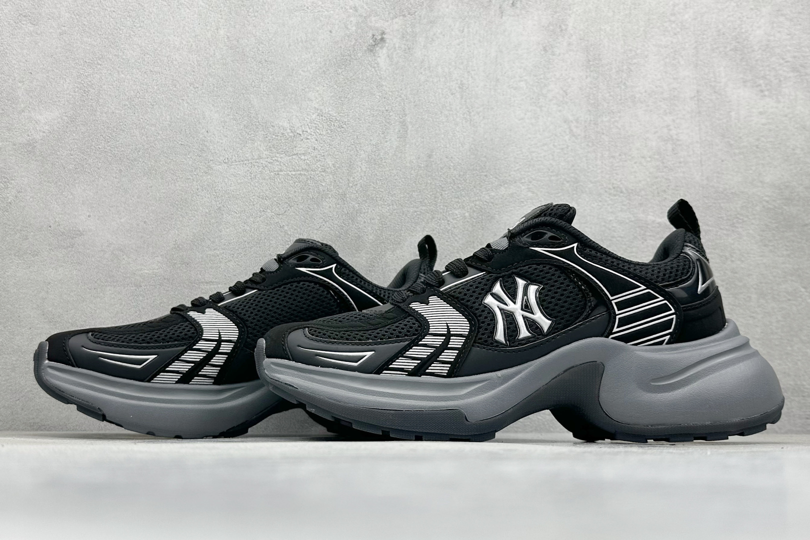 图片[5]-MLB Chunky Dia Monogram 复古老爹鞋 后跟加厚 呵护脚后跟 立体保护软绵鞋口 轻松穿脱不磨脚 鞋头安全防撞包裹鞋头 符合人体结构 精心设计 行走柔软触感 鞋底耐磨性强 稳定性高 抓地更牢 不易打滑 进口纳米材质 原盒雷射防伪标 尺码：35-41-选品中心