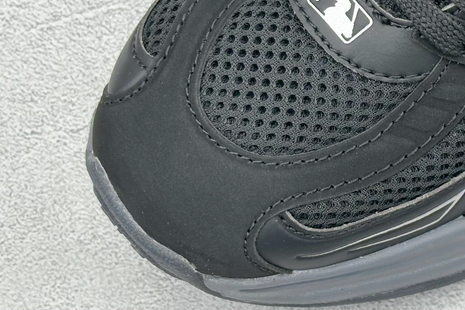 图片[7]-MLB Chunky Dia Monogram 复古老爹鞋 后跟加厚 呵护脚后跟 立体保护软绵鞋口 轻松穿脱不磨脚 鞋头安全防撞包裹鞋头 符合人体结构 精心设计 行走柔软触感 鞋底耐磨性强 稳定性高 抓地更牢 不易打滑 进口纳米材质 原盒雷射防伪标 尺码：35-41-选品中心