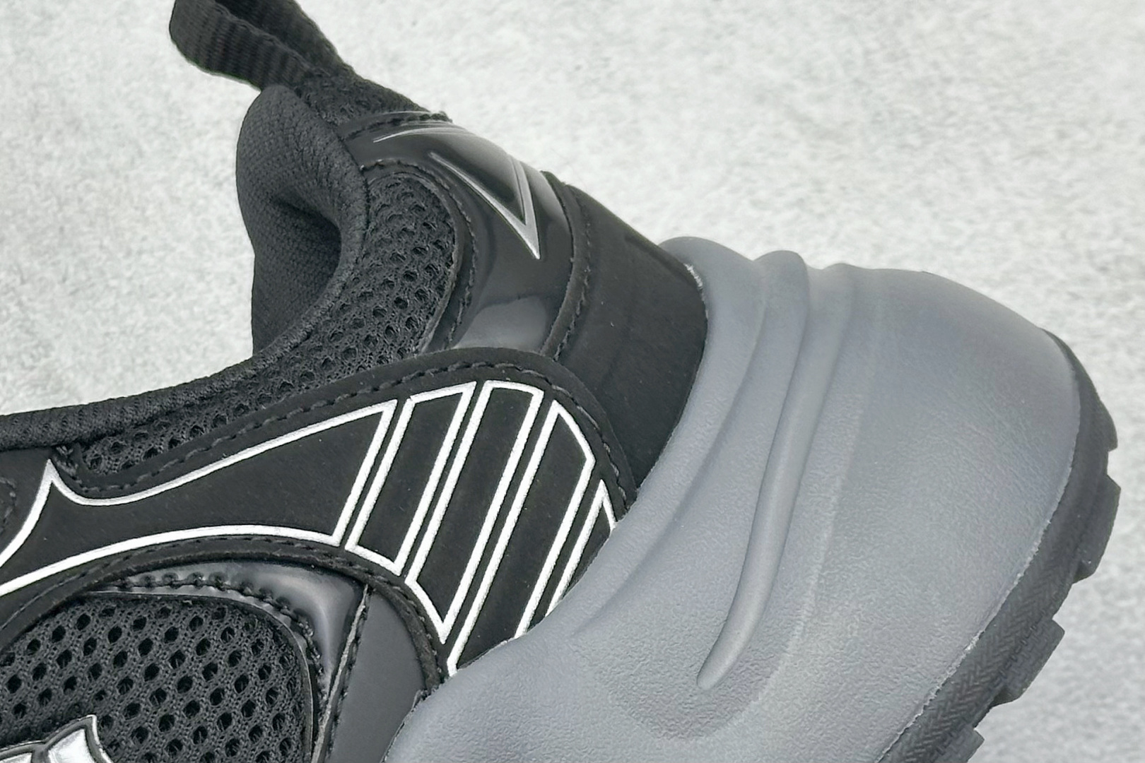 图片[9]-MLB Chunky Dia Monogram 复古老爹鞋 后跟加厚 呵护脚后跟 立体保护软绵鞋口 轻松穿脱不磨脚 鞋头安全防撞包裹鞋头 符合人体结构 精心设计 行走柔软触感 鞋底耐磨性强 稳定性高 抓地更牢 不易打滑 进口纳米材质 原盒雷射防伪标 尺码：35-41-选品中心