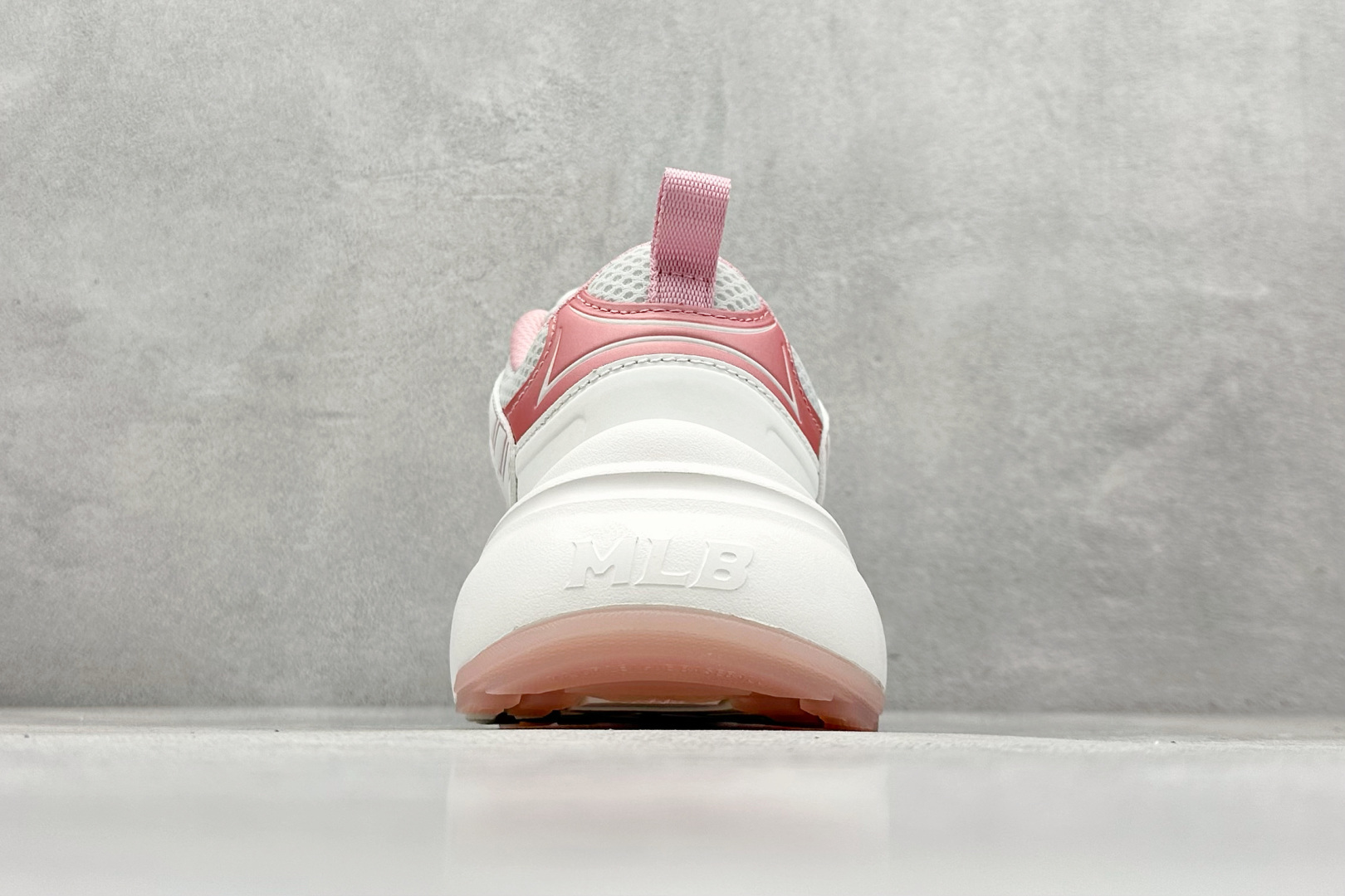 图片[6]-MLB Chunky Dia Monogram 复古老爹鞋 后跟加厚 呵护脚后跟 立体保护软绵鞋口 轻松穿脱不磨脚 鞋头安全防撞包裹鞋头 符合人体结构 精心设计 行走柔软触感 鞋底耐磨性强 稳定性高 抓地更牢 不易打滑 进口纳米材质 原盒雷射防伪标 尺码：35-41-选品中心