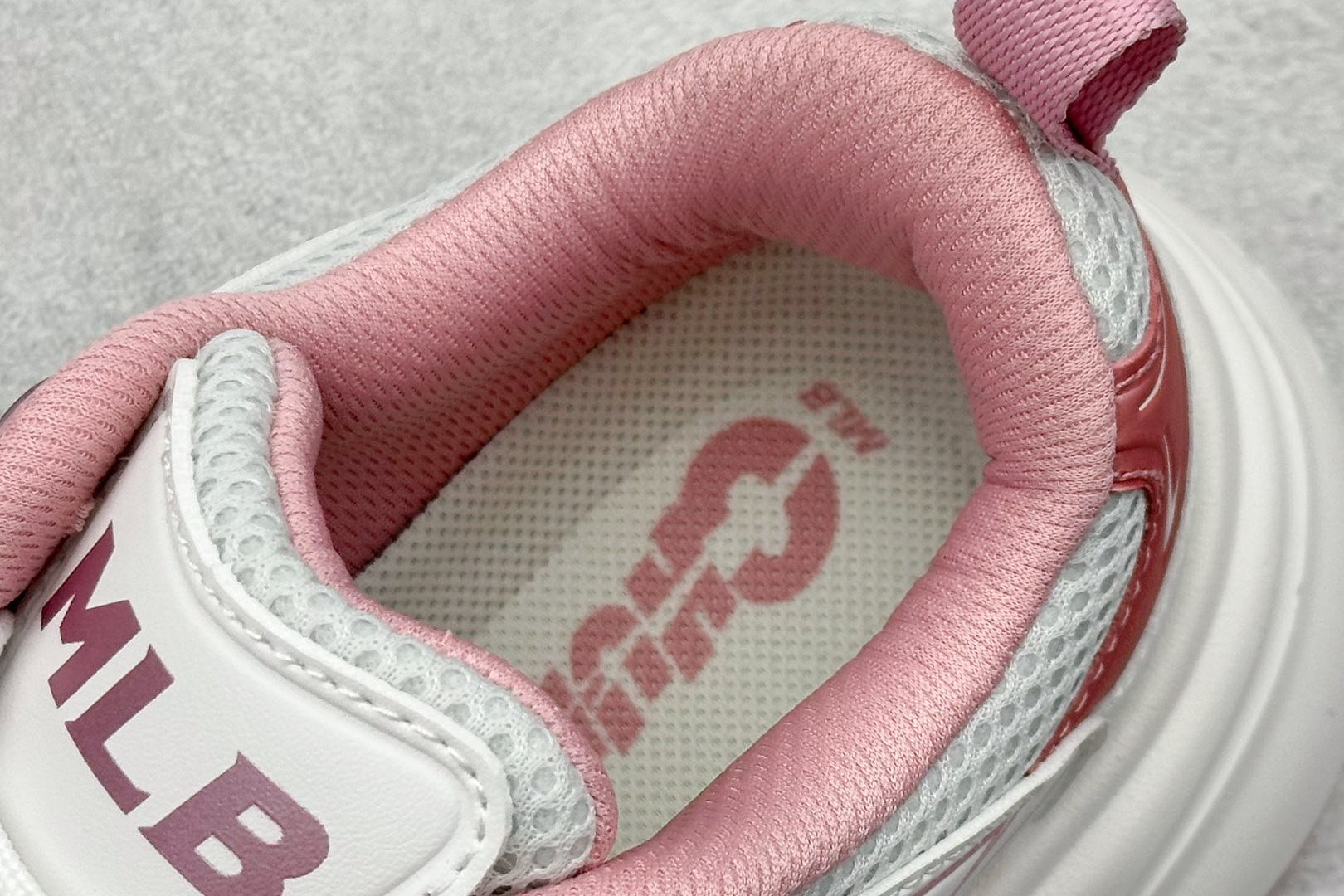 图片[8]-MLB Chunky Dia Monogram 复古老爹鞋 后跟加厚 呵护脚后跟 立体保护软绵鞋口 轻松穿脱不磨脚 鞋头安全防撞包裹鞋头 符合人体结构 精心设计 行走柔软触感 鞋底耐磨性强 稳定性高 抓地更牢 不易打滑 进口纳米材质 原盒雷射防伪标 尺码：35-41-选品中心