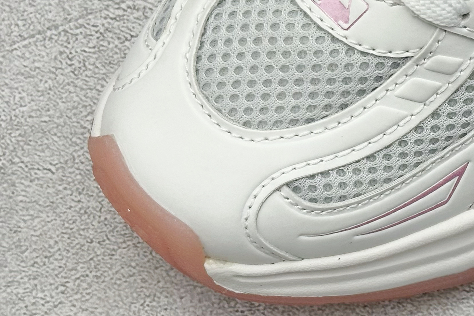 图片[7]-MLB Chunky Dia Monogram 复古老爹鞋 后跟加厚 呵护脚后跟 立体保护软绵鞋口 轻松穿脱不磨脚 鞋头安全防撞包裹鞋头 符合人体结构 精心设计 行走柔软触感 鞋底耐磨性强 稳定性高 抓地更牢 不易打滑 进口纳米材质 原盒雷射防伪标 尺码：35-41-选品中心