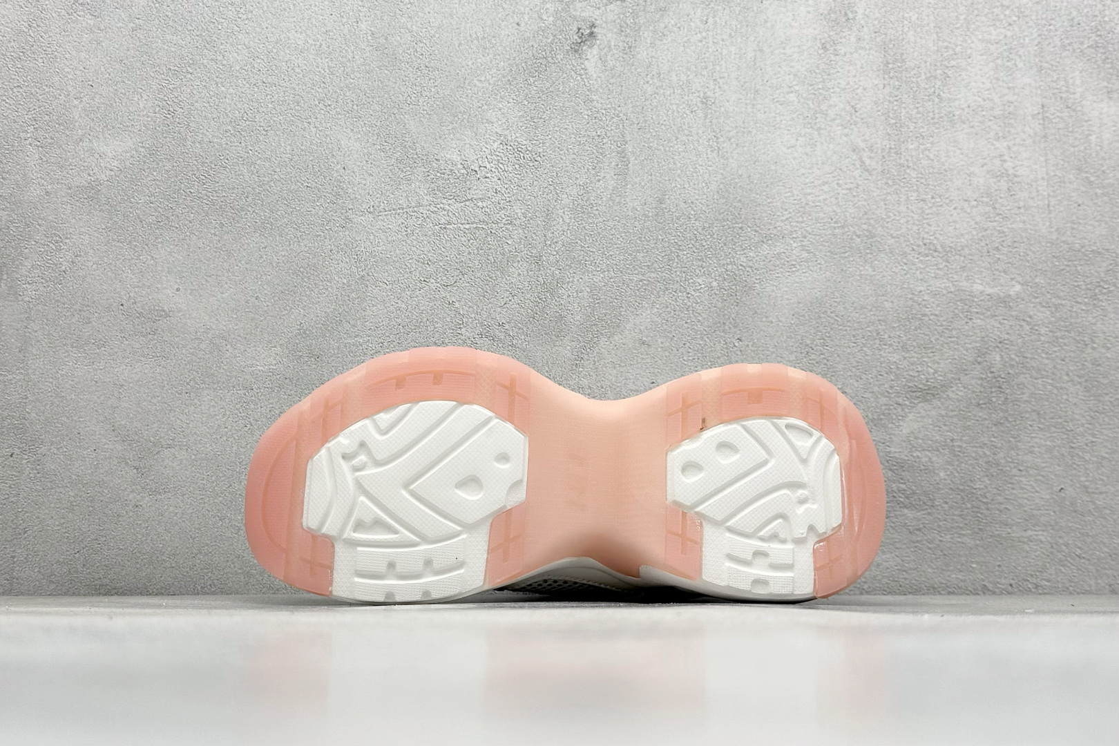 图片[4]-MLB Chunky Dia Monogram 复古老爹鞋 后跟加厚 呵护脚后跟 立体保护软绵鞋口 轻松穿脱不磨脚 鞋头安全防撞包裹鞋头 符合人体结构 精心设计 行走柔软触感 鞋底耐磨性强 稳定性高 抓地更牢 不易打滑 进口纳米材质 原盒雷射防伪标 尺码：35-41-选品中心