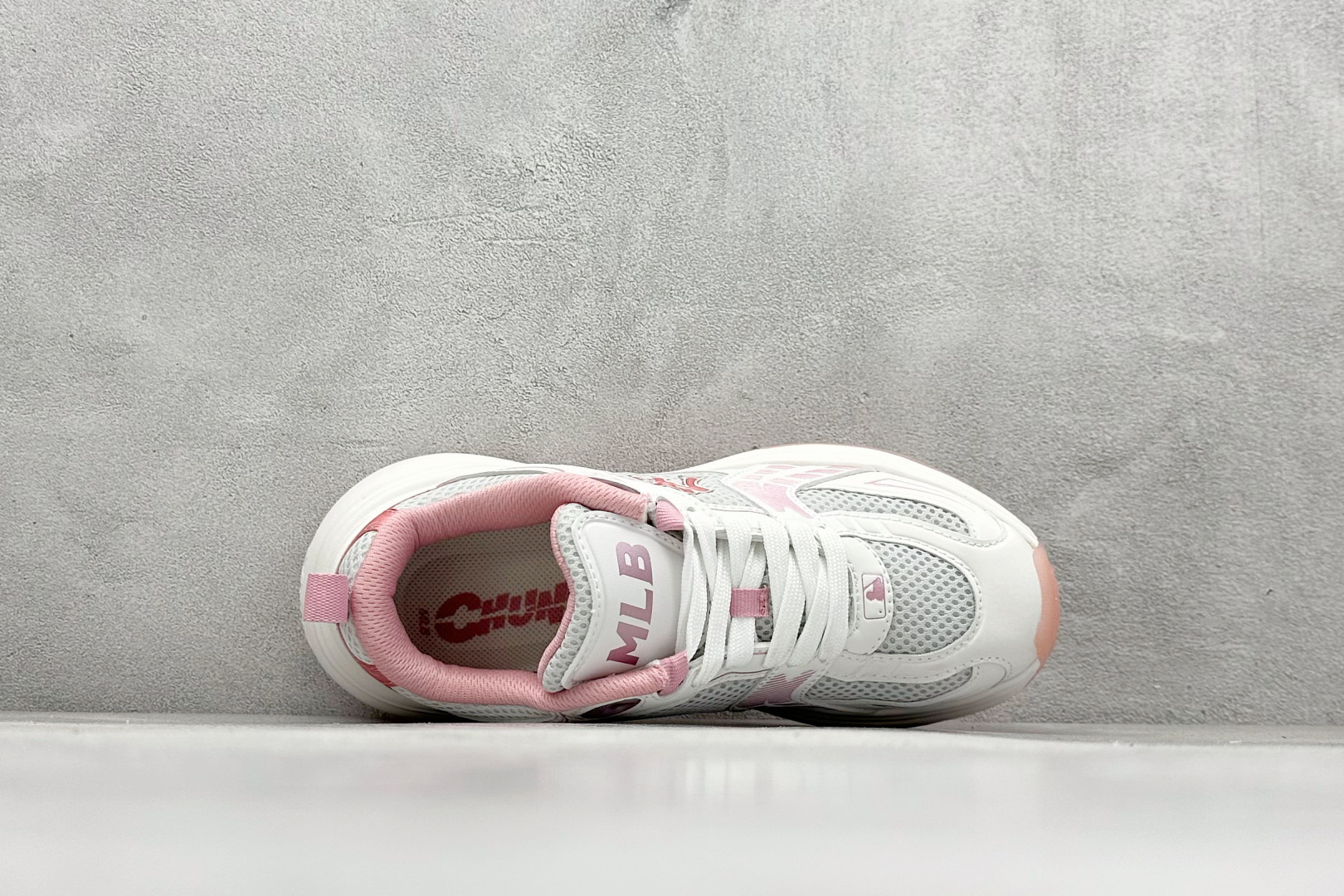 图片[3]-MLB Chunky Dia Monogram 复古老爹鞋 后跟加厚 呵护脚后跟 立体保护软绵鞋口 轻松穿脱不磨脚 鞋头安全防撞包裹鞋头 符合人体结构 精心设计 行走柔软触感 鞋底耐磨性强 稳定性高 抓地更牢 不易打滑 进口纳米材质 原盒雷射防伪标 尺码：35-41-选品中心