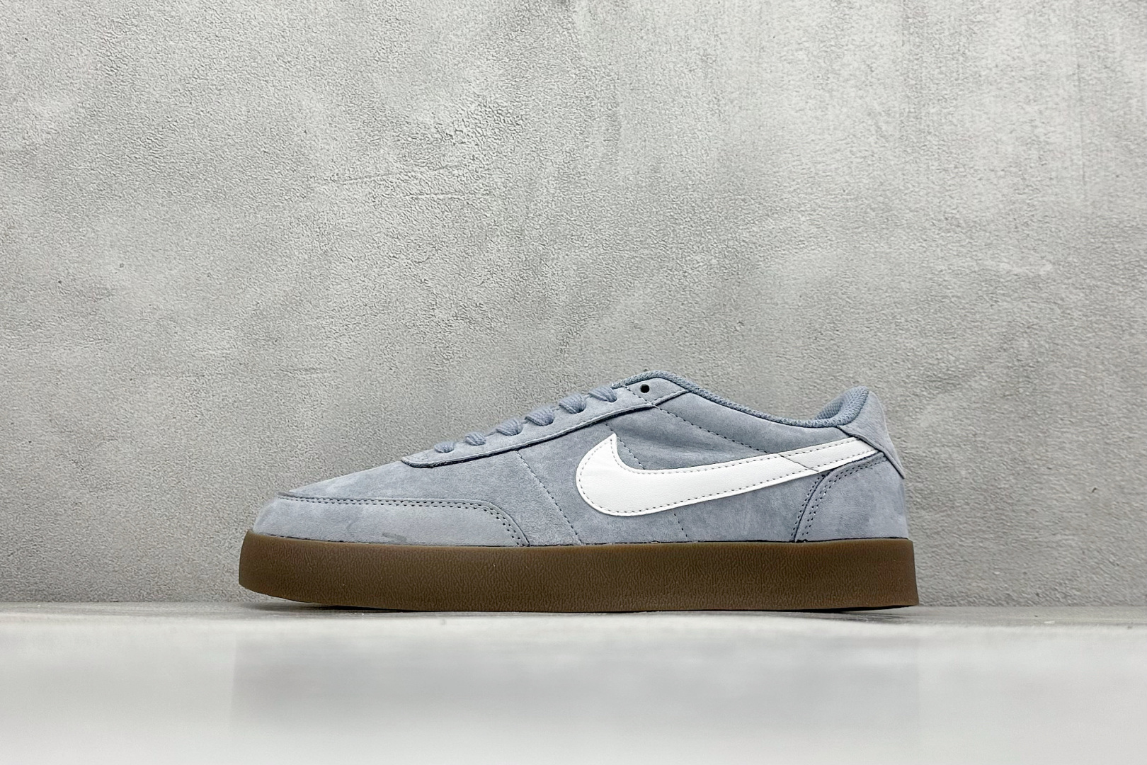 Nike Killshot 2 复古限定 耐克复古舒适防滑轻便低帮板鞋 此次品牌选用Nike旗下经典带款NikeKillshot 鞋款为蓝本，采用帆白色、藏蓝色和生胶色的配色设计。帆布与魔皮材质打造的鞋身，质感十足。 货号：FQ8903-401 尺码：36 36.5 37.5 38 38.5 39 40 40.5 41 42 42.5 43 44 45-选品中心