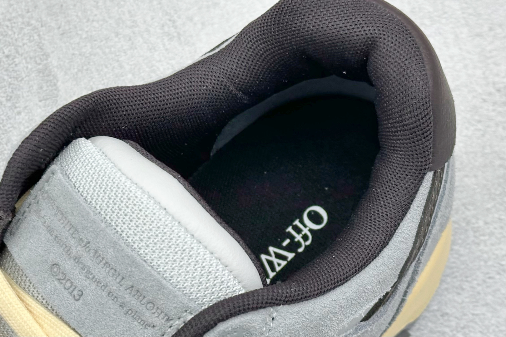 图片[8]-S版 OFF-White C/O VirGil Abloh 时尚百搭休闲鞋 独家首发新款 采用环保牛剖革组合网织布鞋面材质 鞋垫嵌入发泡缓震EVA物料 正确中底搭载EVA轻量缓震 外置牙钉防滑橡胶大底 正确配件同步定制 尺码：36-47-选品中心