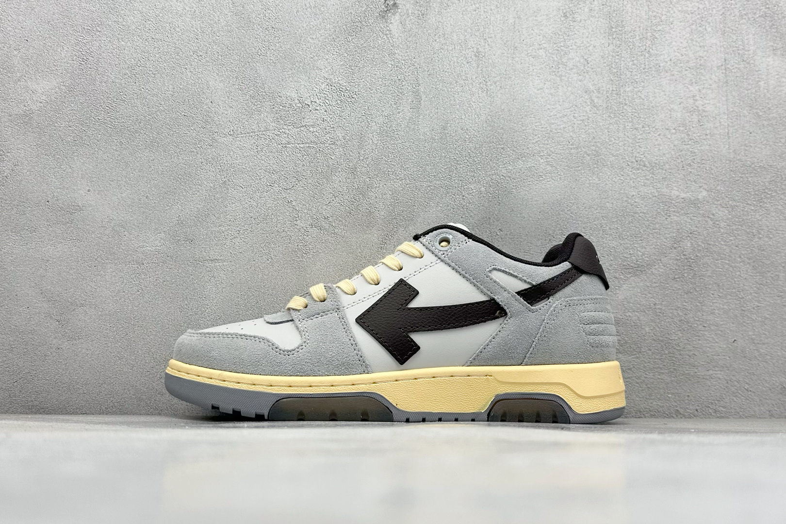 S版 OFF-White C/O VirGil Abloh 时尚百搭休闲鞋 独家首发新款 采用环保牛剖革组合网织布鞋面材质 鞋垫嵌入发泡缓震EVA物料 正确中底搭载EVA轻量缓震 外置牙钉防滑橡胶大底 正确配件同步定制 尺码：36-47-选品中心